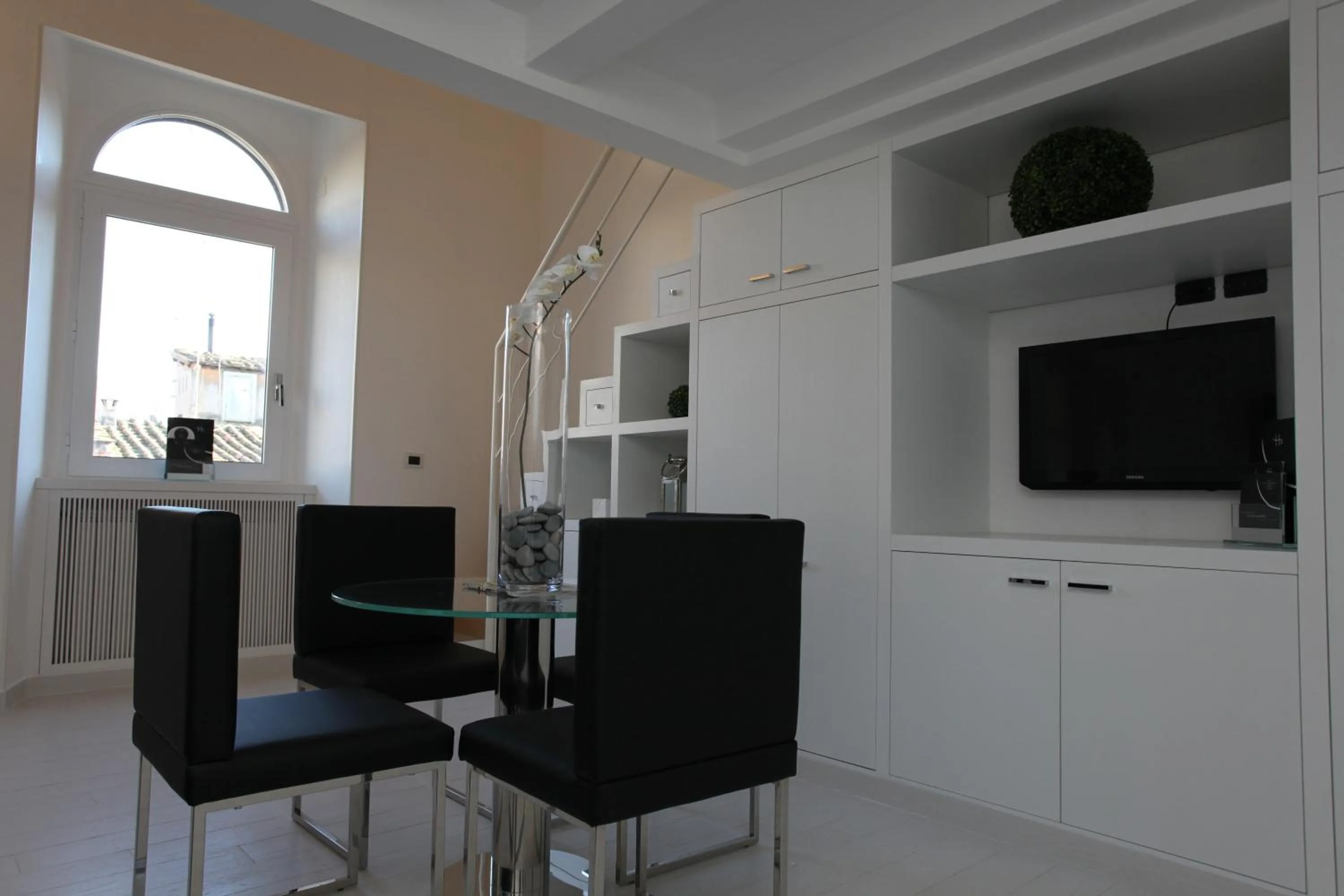 Seating area in LHP Suite Roma Piazza del Popolo