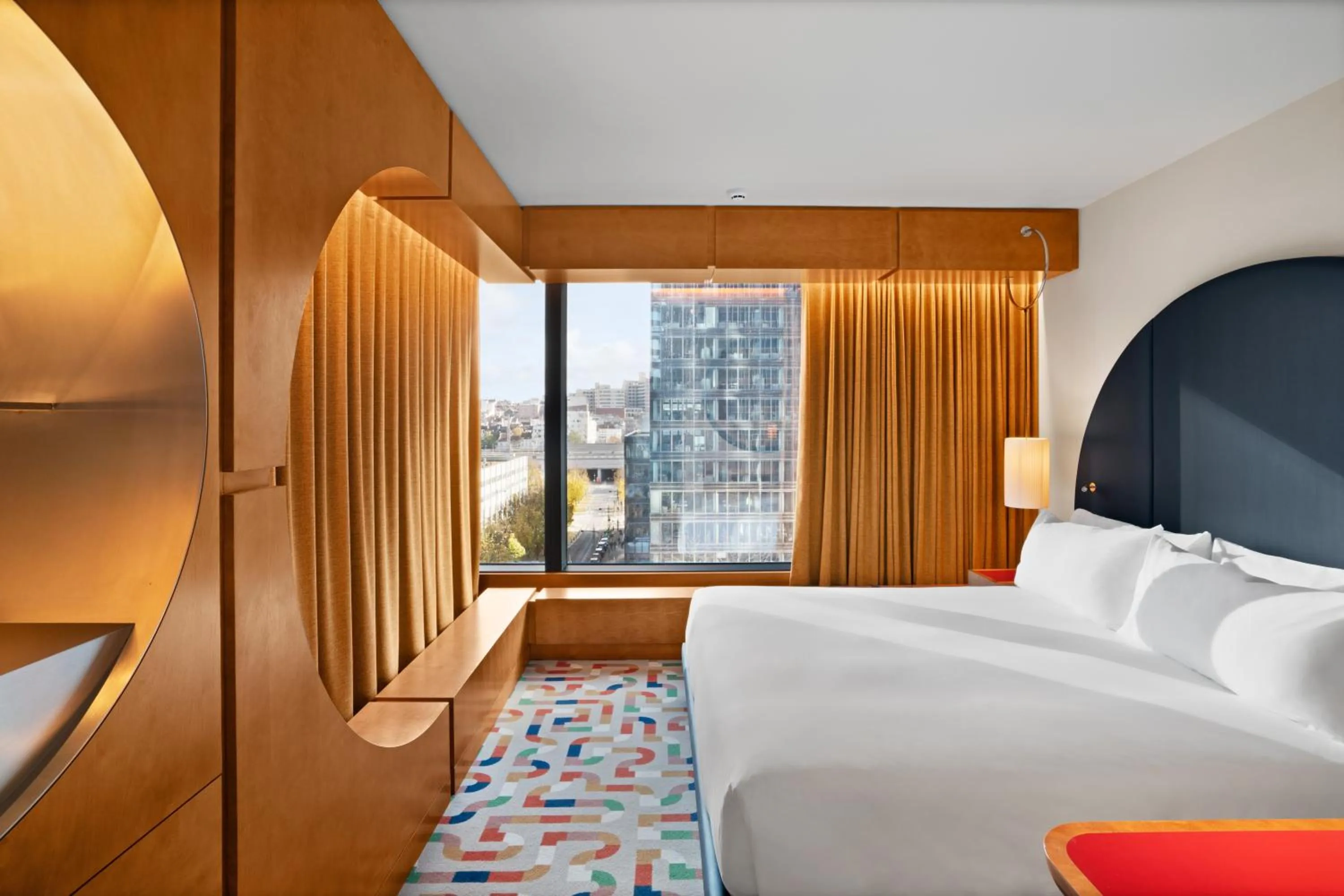 View (from property/room), Bed in The Standard, Brussels