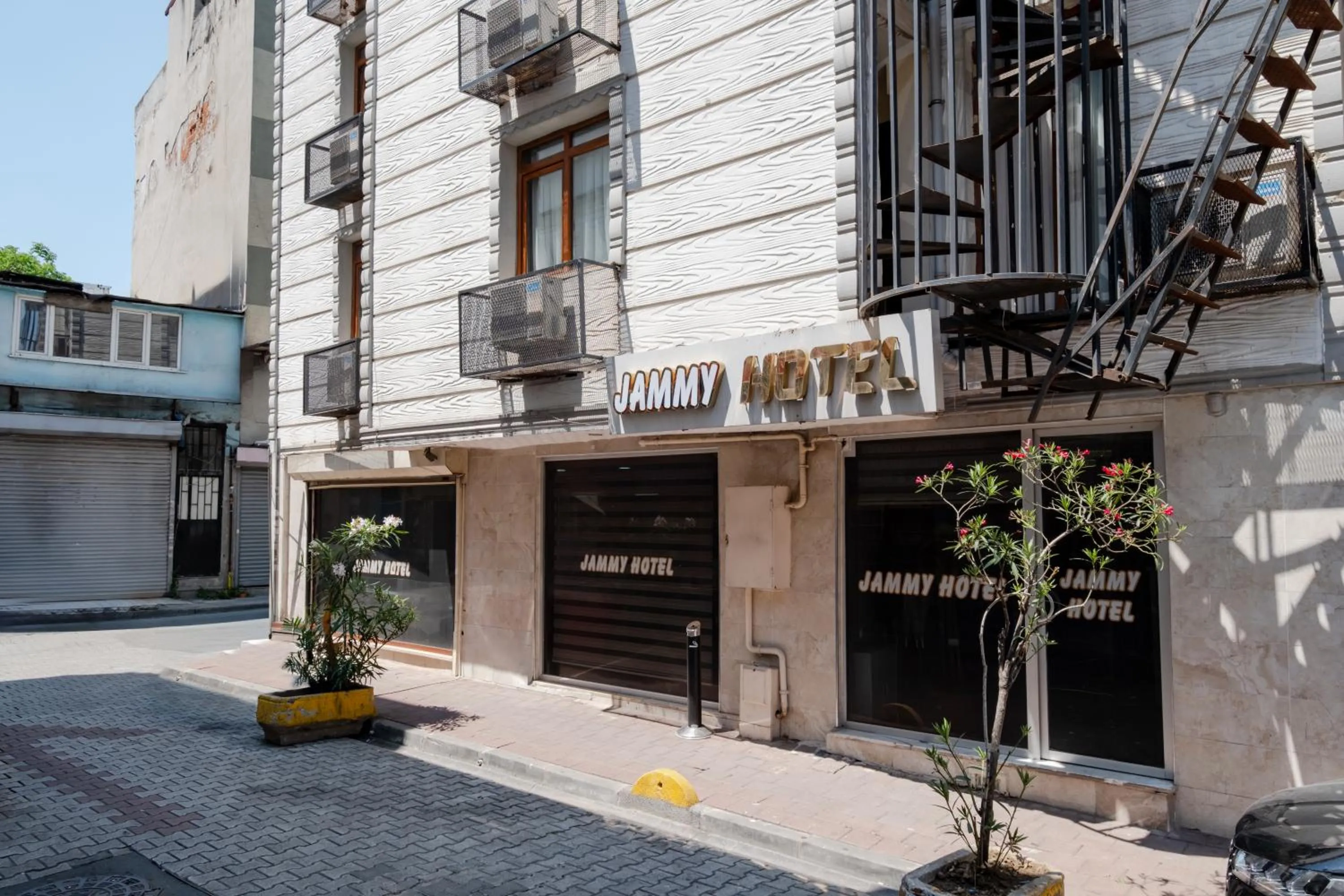 Property building in JAMMY Hotel