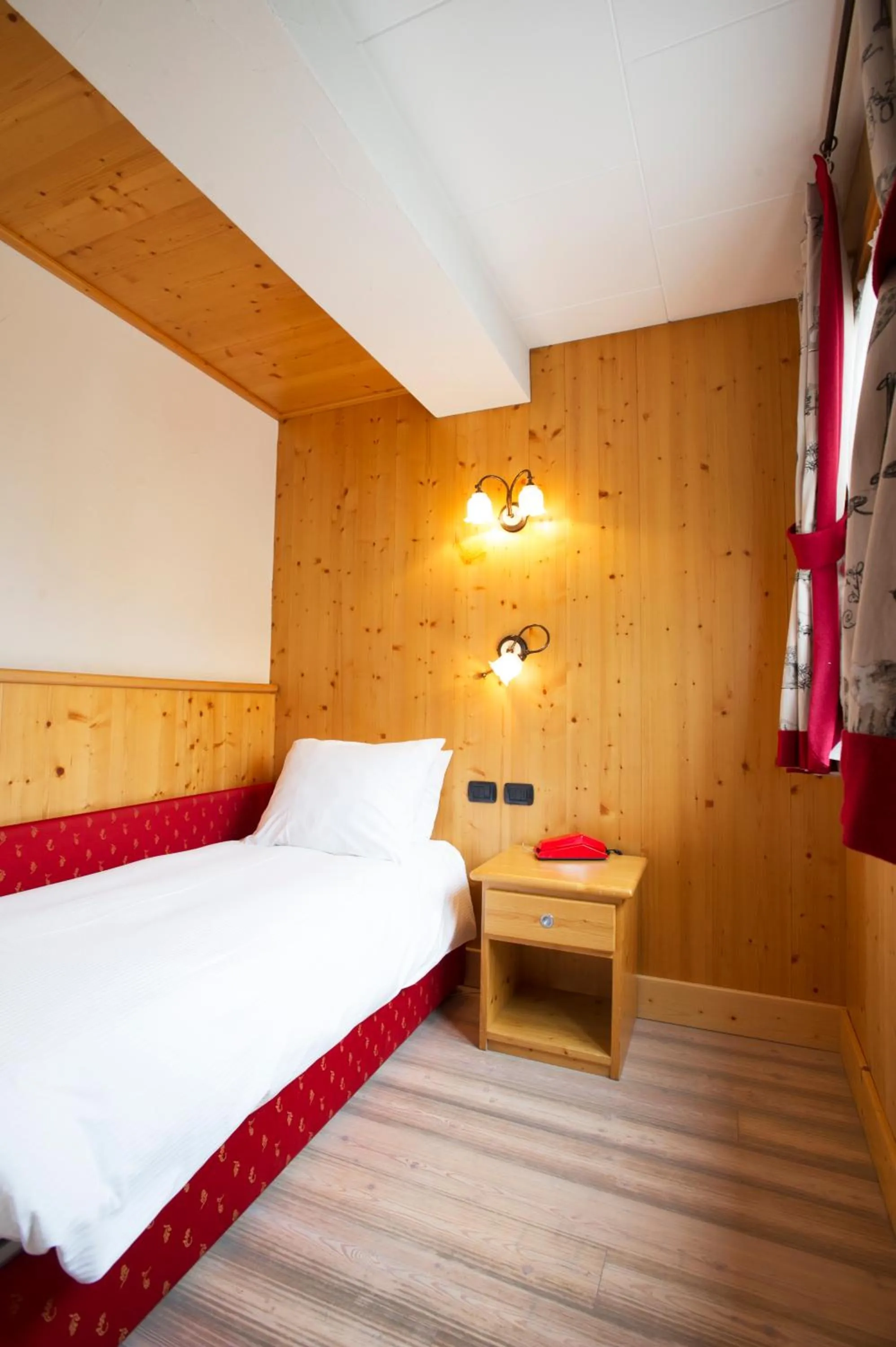 Bedroom, Bed in Funivia Bormio Active Hotel - Adults Only