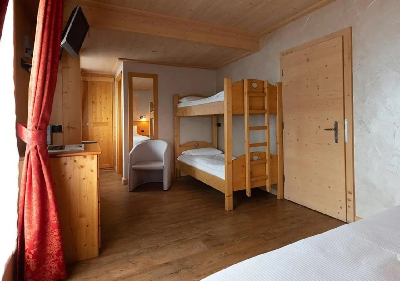 Bedroom, Bed in Funivia Bormio Active Hotel - Adults Only