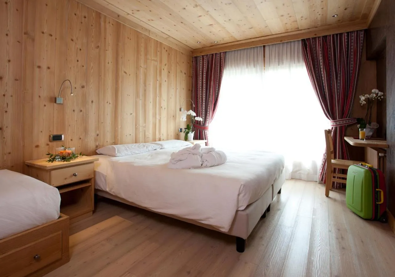 Photo of the whole room, Bed in Funivia Bormio Active Hotel - Adults Only