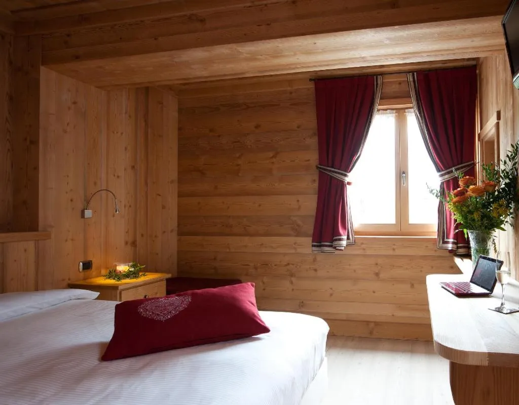 Bedroom, Bed in Funivia Bormio Active Hotel - Adults Only