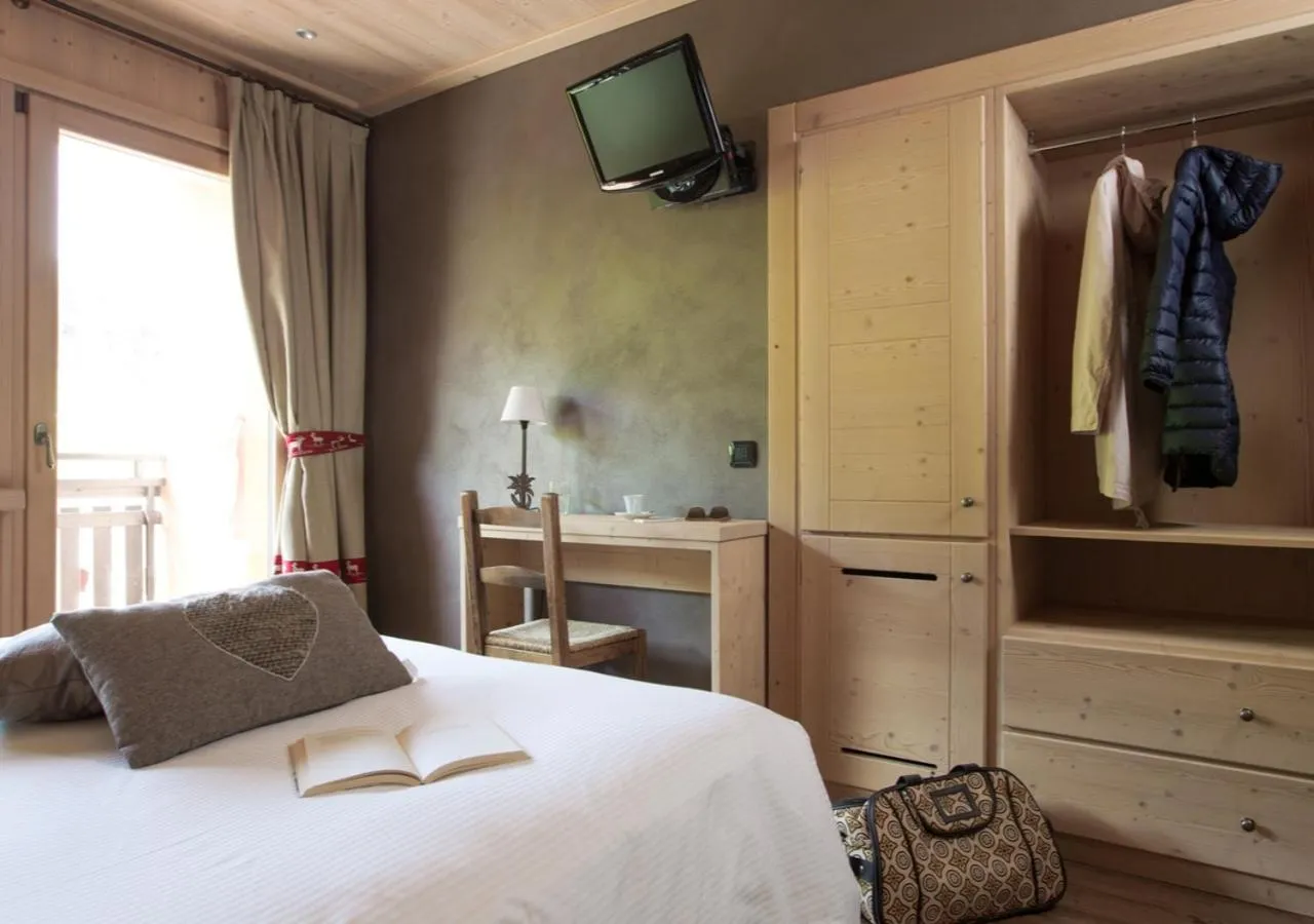 Bedroom, Bed in Funivia Bormio Active Hotel - Adults Only