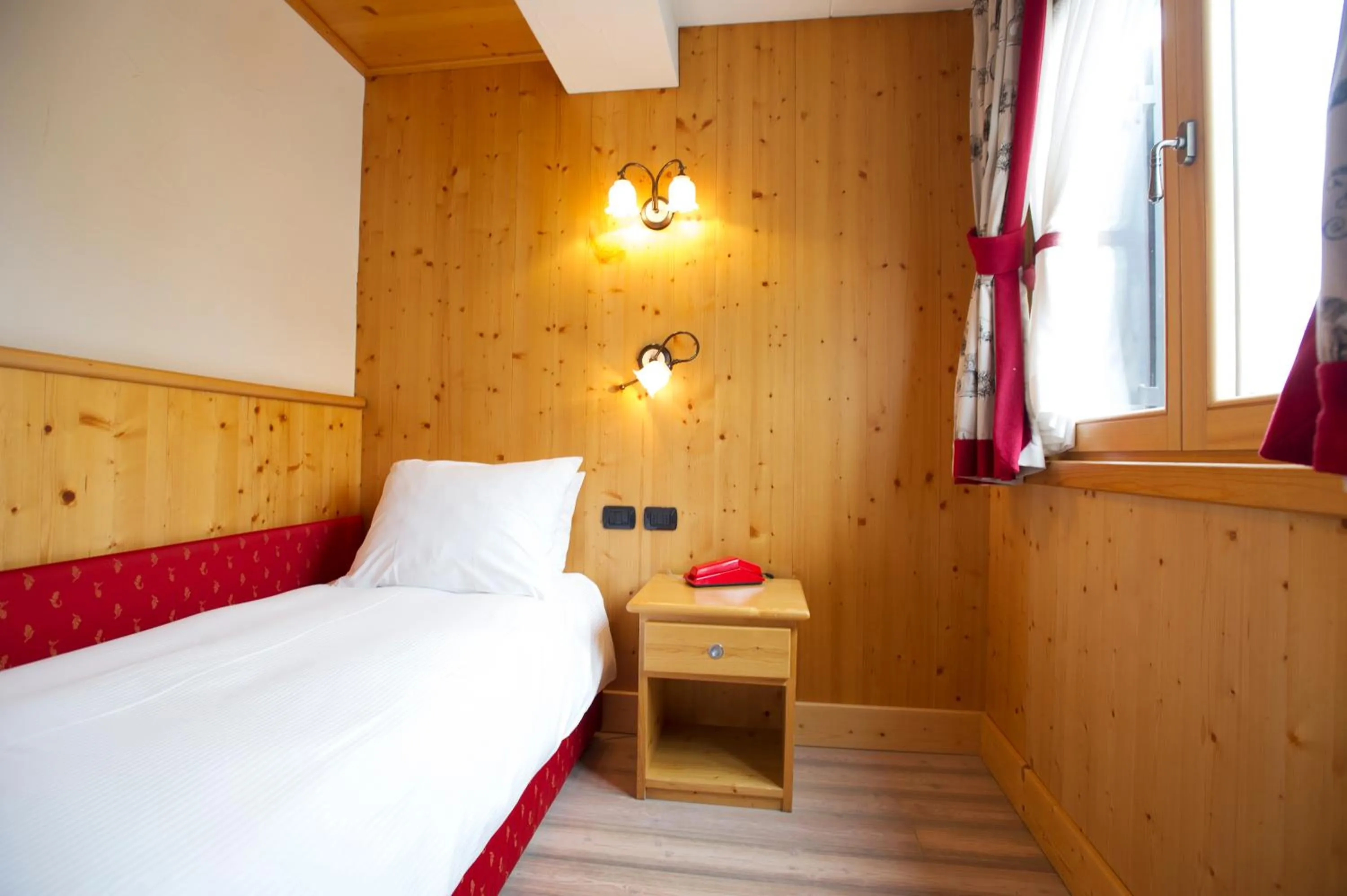 Bathroom, Bed in Funivia Bormio Active Hotel - Adults Only