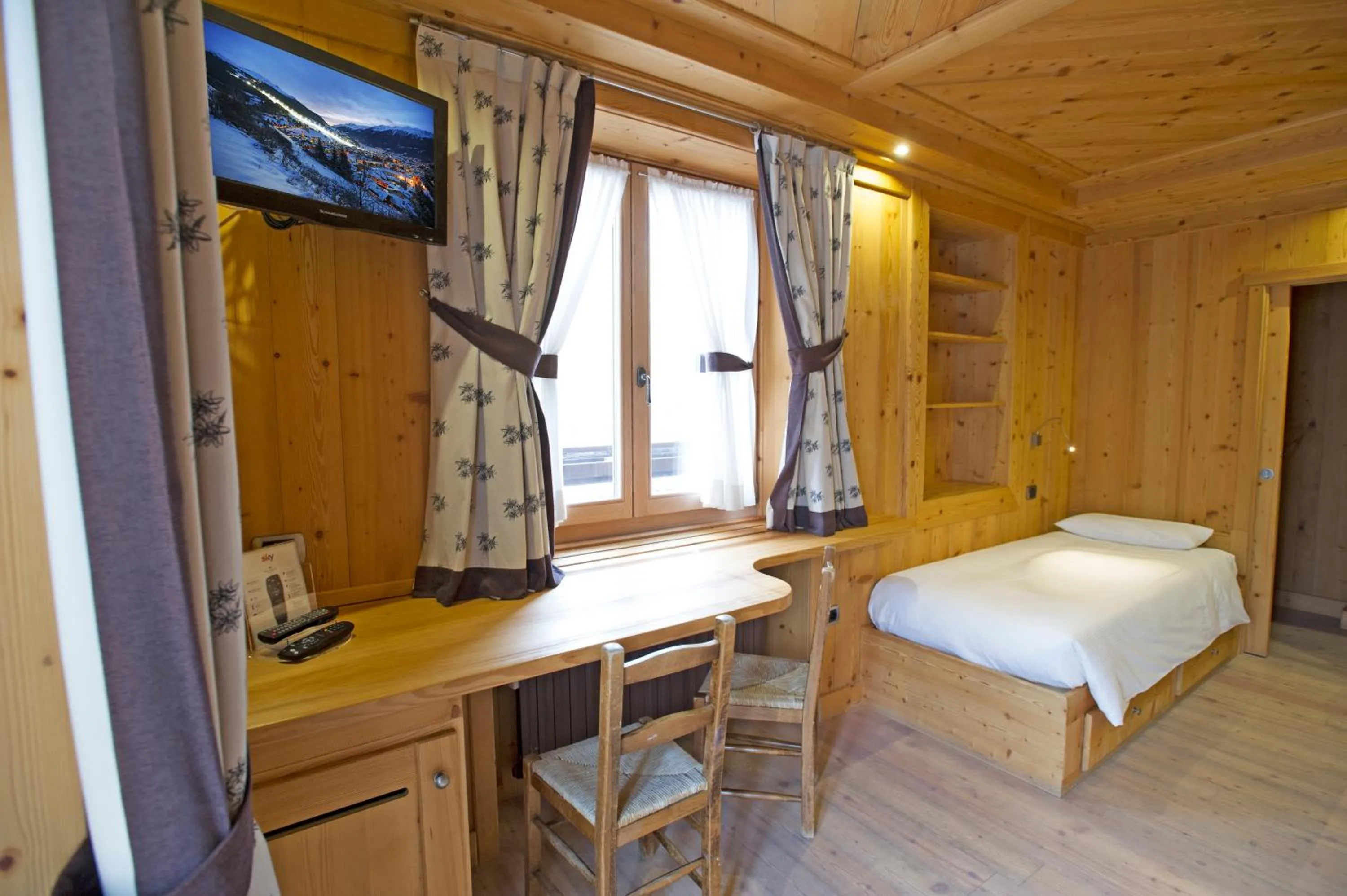 Bathroom, Bed in Funivia Bormio Active Hotel - Adults Only