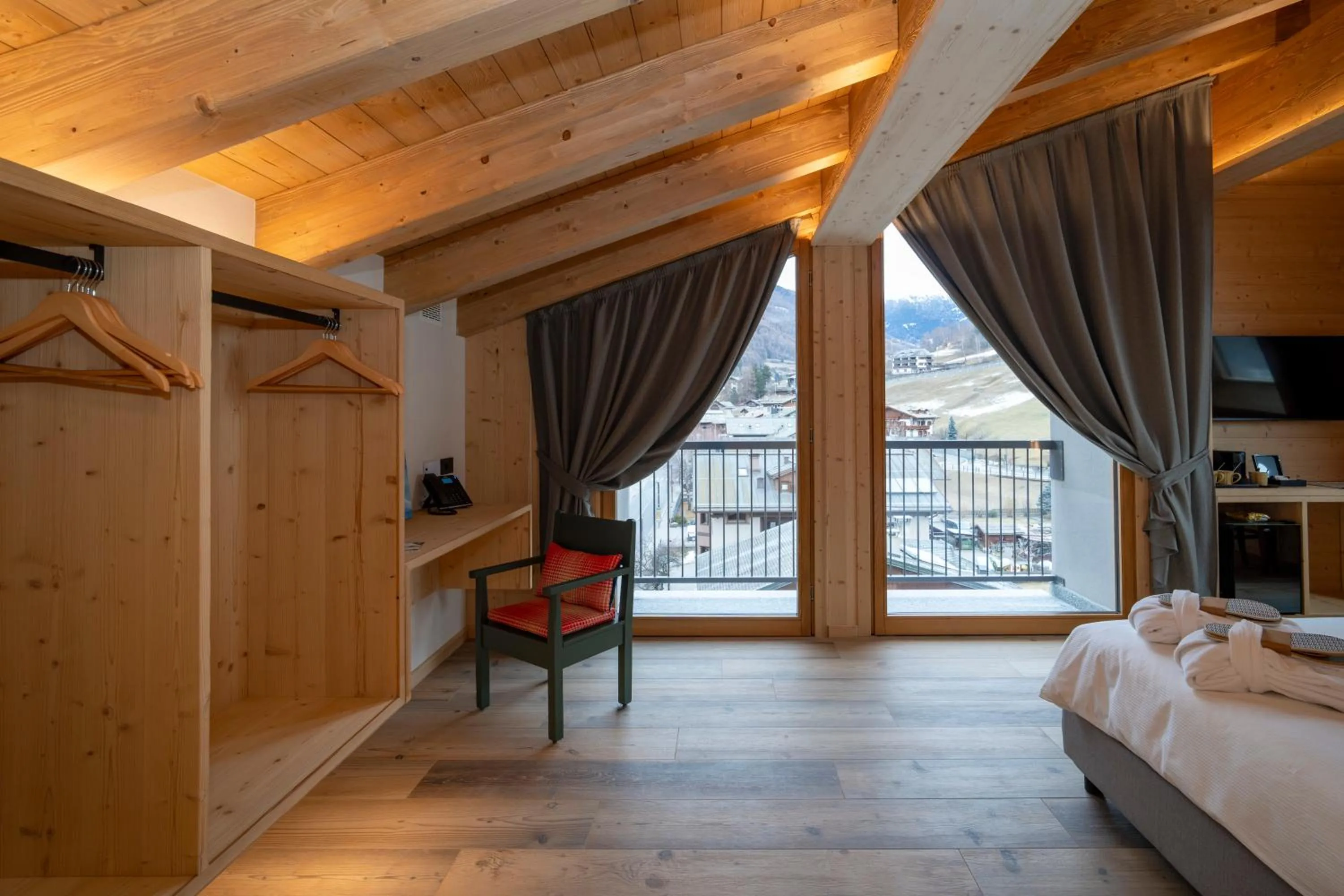 View (from property/room), Bed in Funivia Bormio Active Hotel - Adults Only
