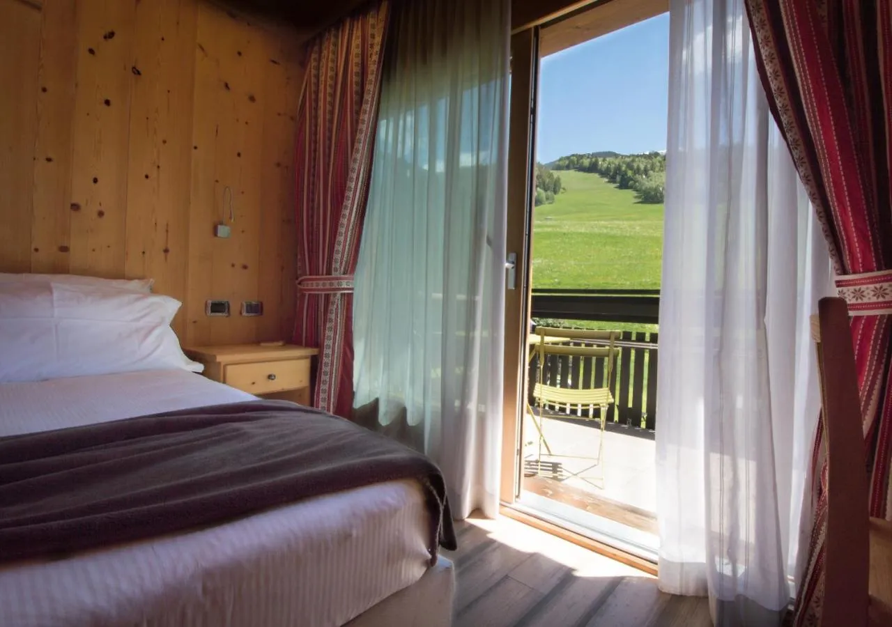 Balcony/Terrace, Bed in Funivia Bormio Active Hotel - Adults Only