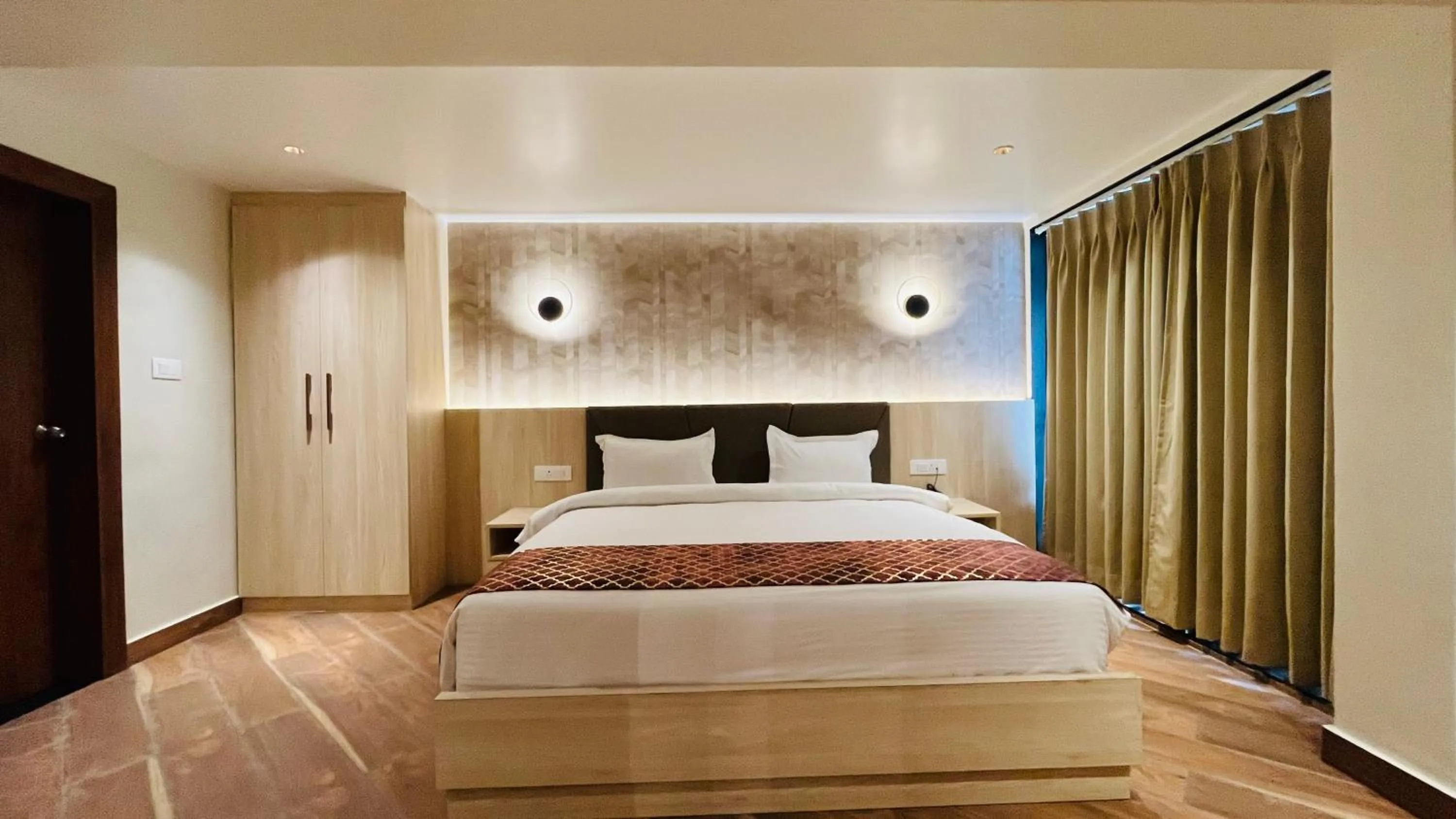 Bed in Four Leaf Hotel Arjuna Manor, Varanasi