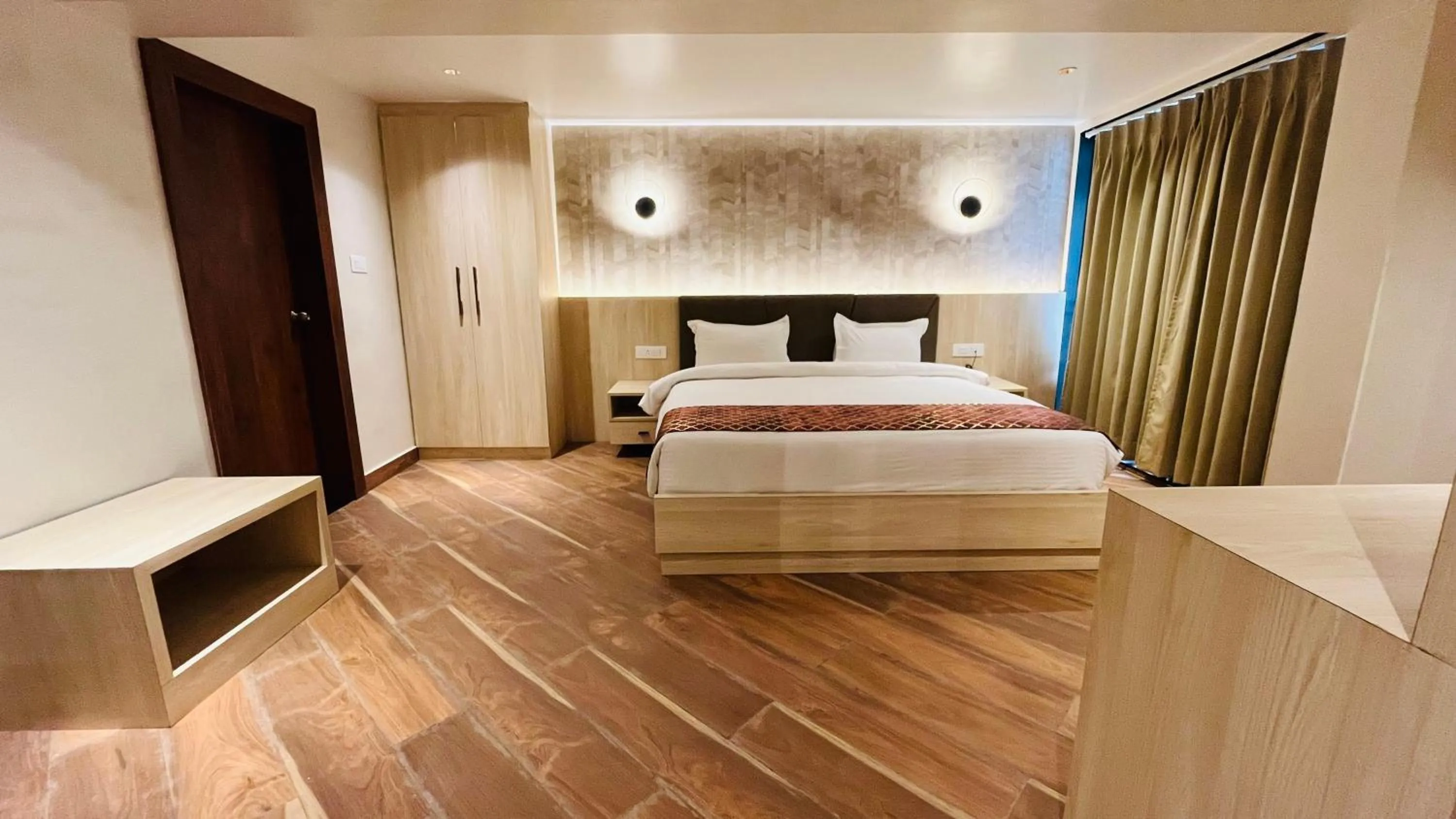 Bed in Four Leaf Hotel Arjuna Manor, Varanasi