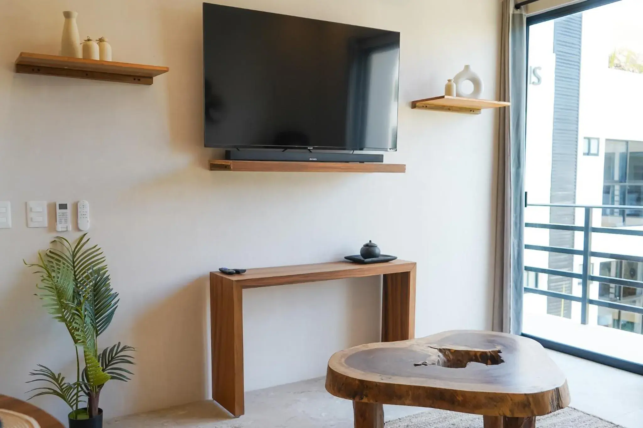 Deluxe One-Bedroom Apartment with Ocean View in Otonomus Tulum Deluxe One-Bedroom Apartment with Ocean View in Otonomus Tulum