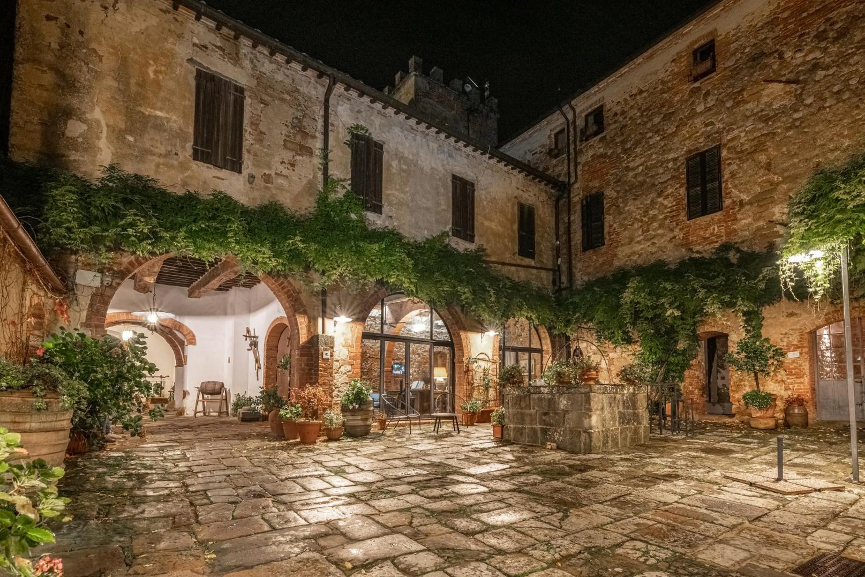 Inner courtyard view in Abbadia Sicille Relais