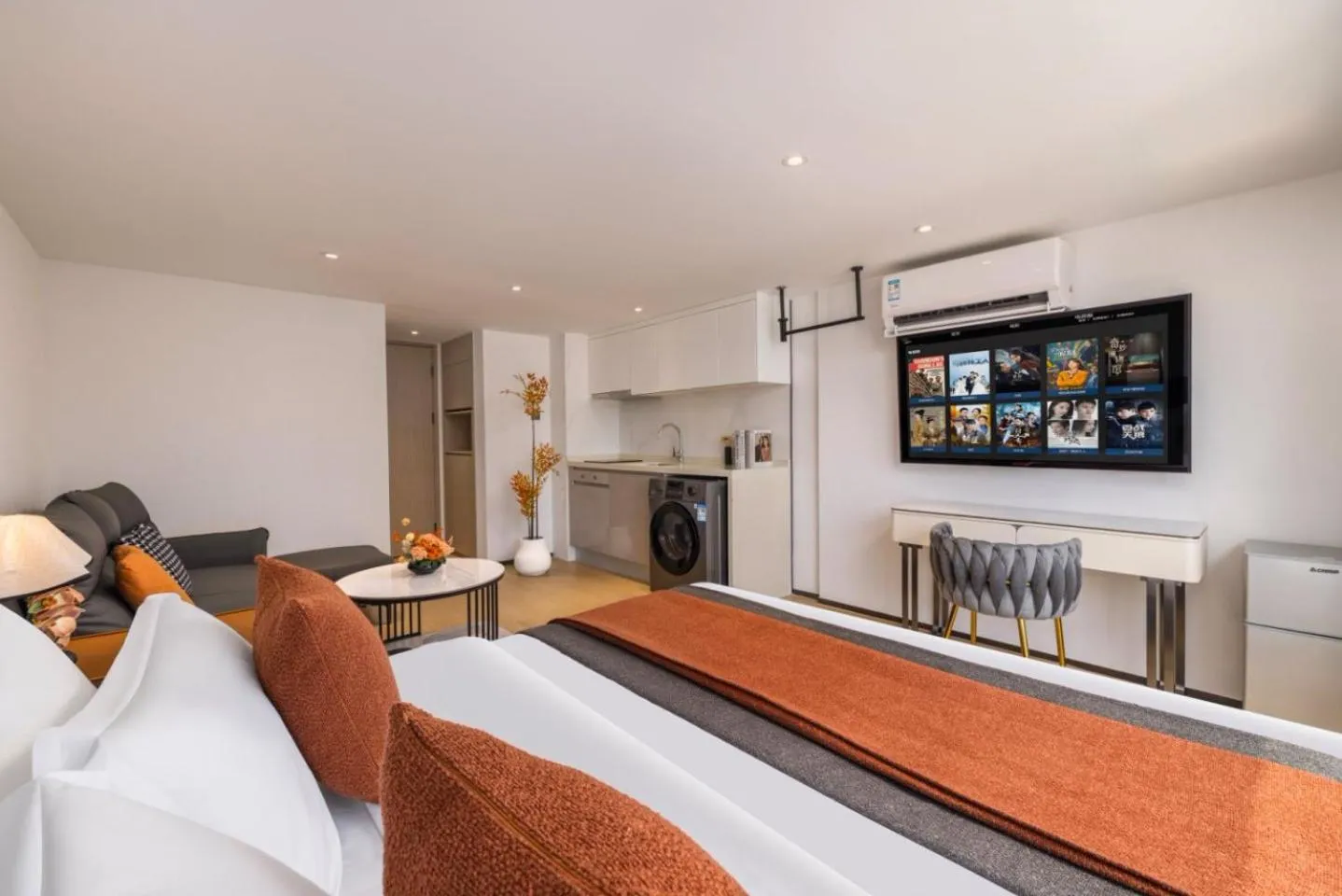 Bed in Mihua International Apartment - Guangzhou Yangang Subway Station Branch