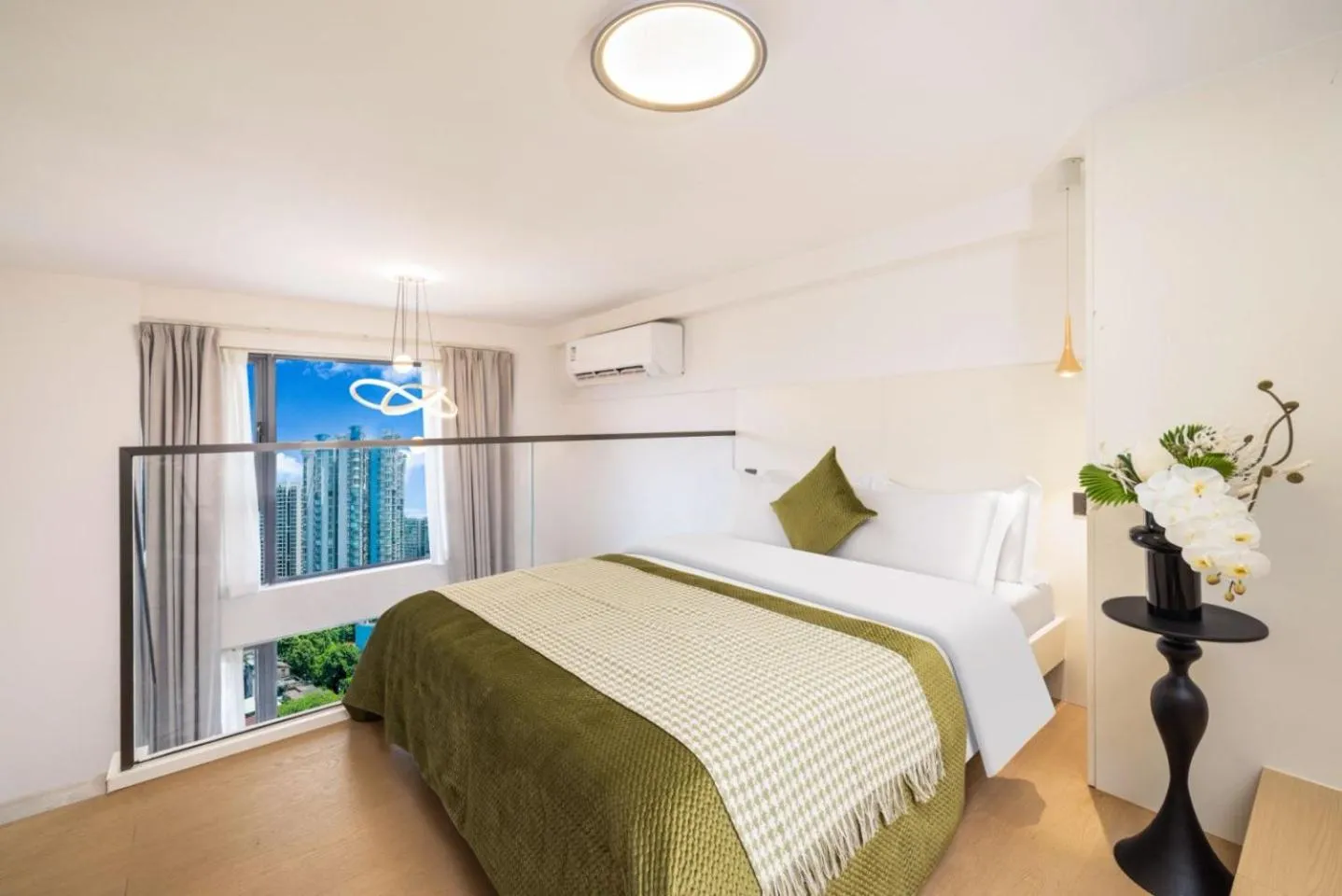 Bed in Mihua International Apartment - Guangzhou Yangang Subway Station Branch