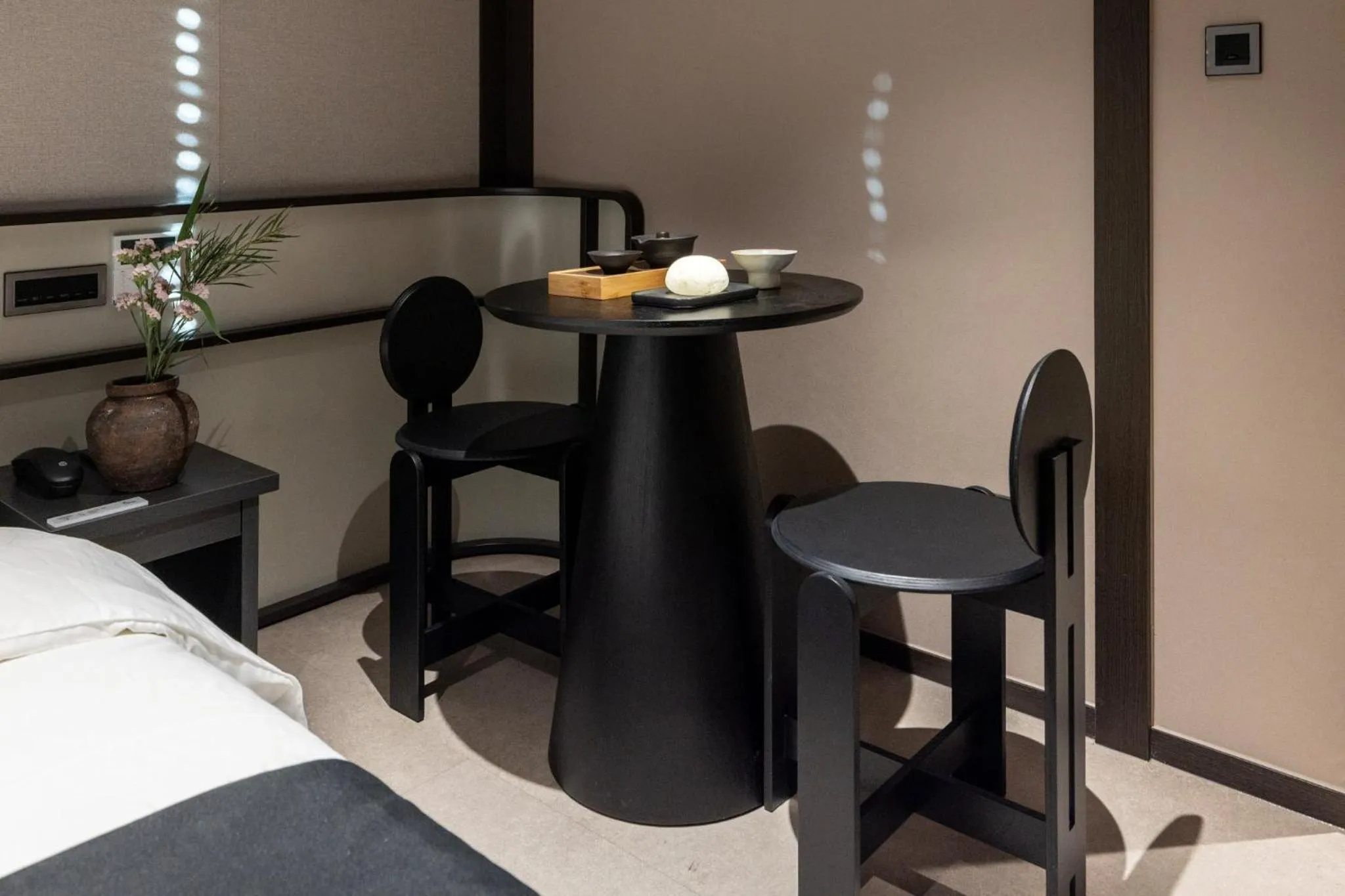 Photo of the whole room, Bed in Aank Hotel and Spa Jongno Unni