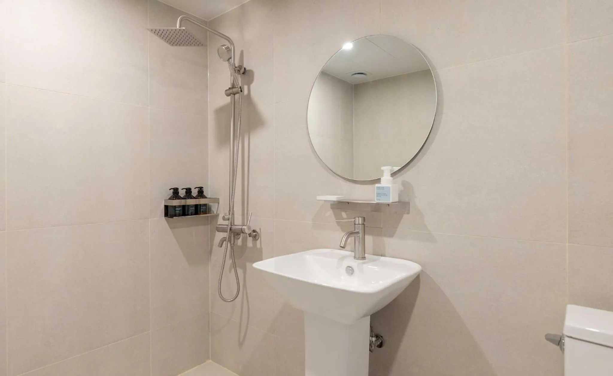 Shower in Aank Hotel and Spa Jongno Unni