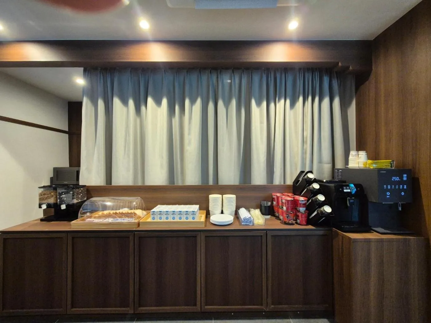 Restaurant/places to eat in Aank Hotel and Spa Jongno Unni