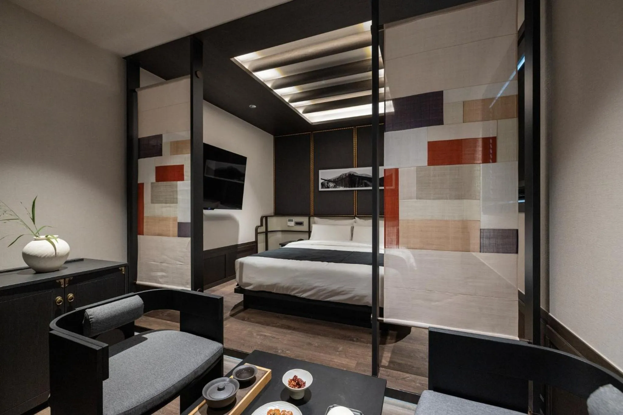Photo of the whole room, Bed in Aank Hotel and Spa Jongno Unni