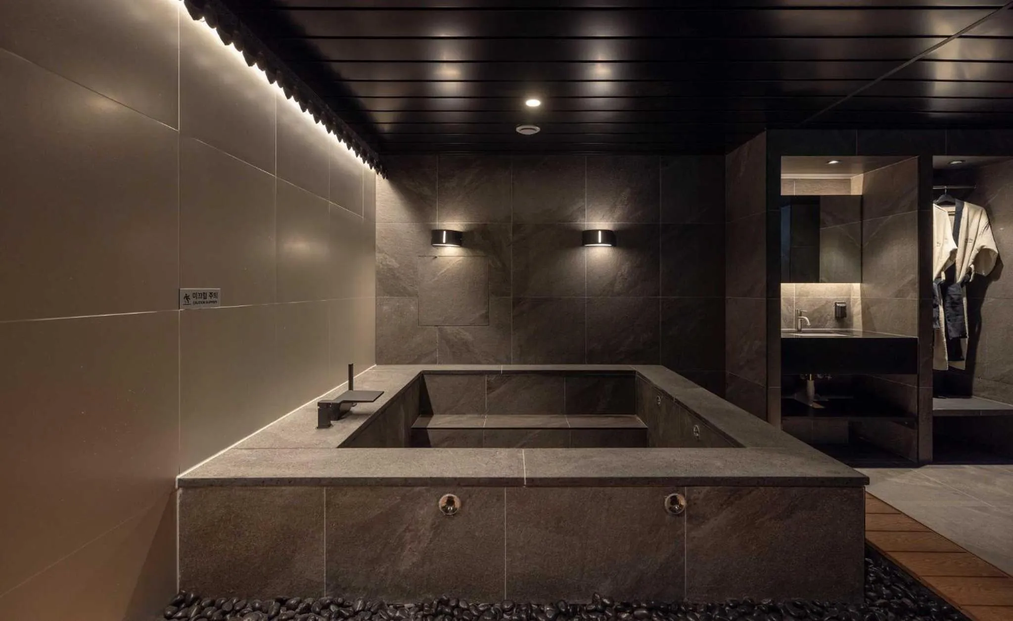 Hot Tub in Aank Hotel and Spa Jongno Unni