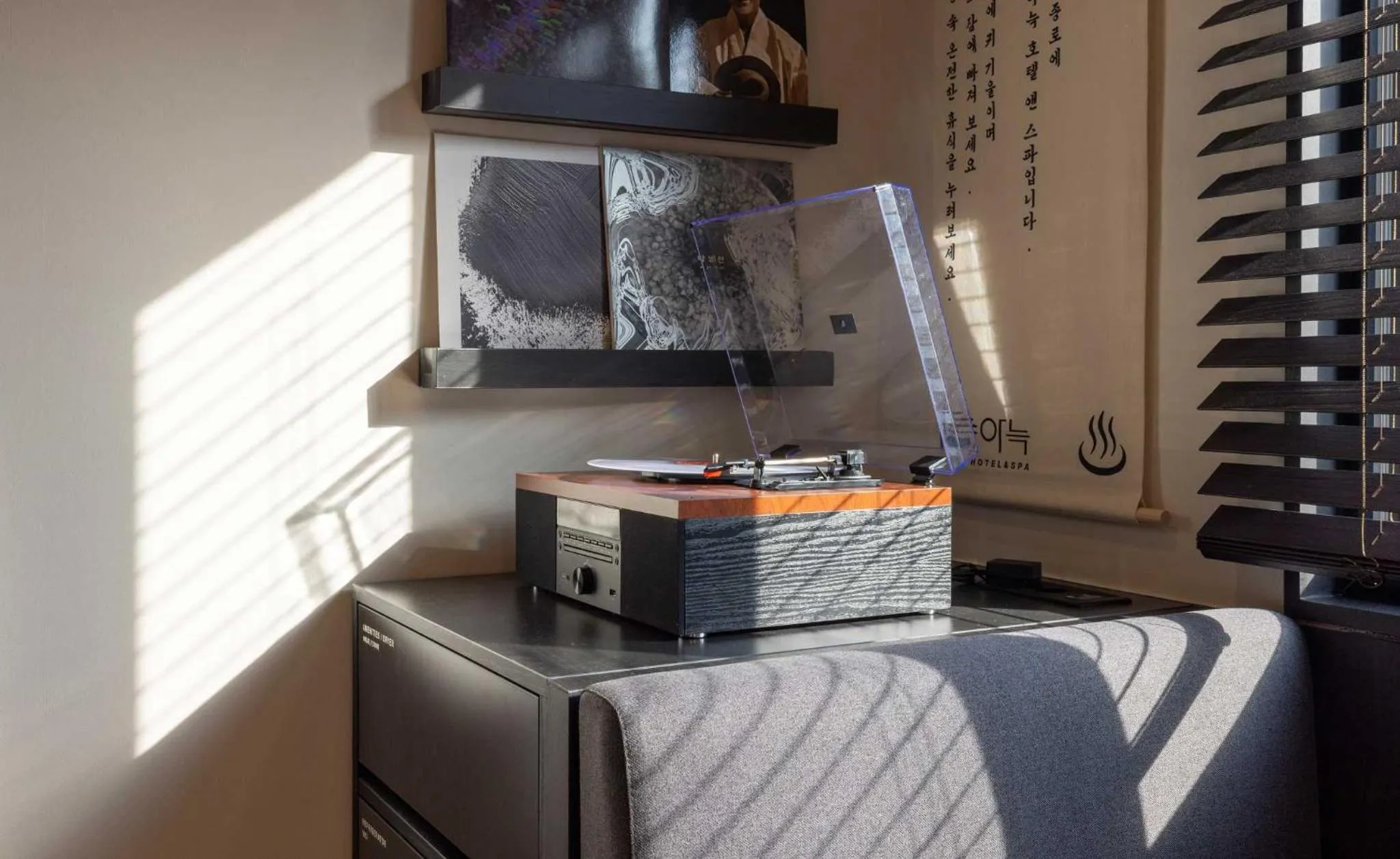 TV and multimedia in Aank Hotel and Spa Jongno Unni