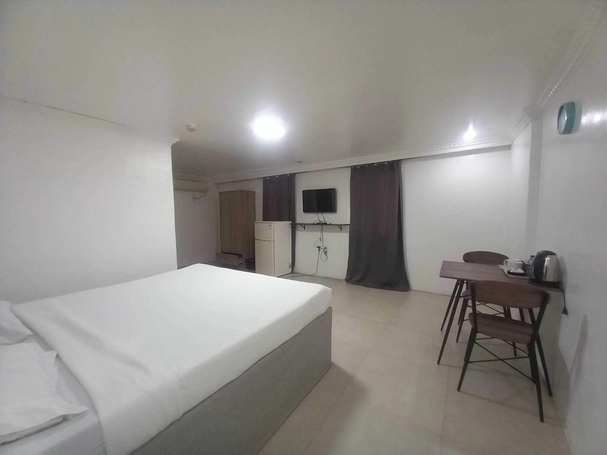 Bedroom in OYO 1141 Healing Condo Hotel