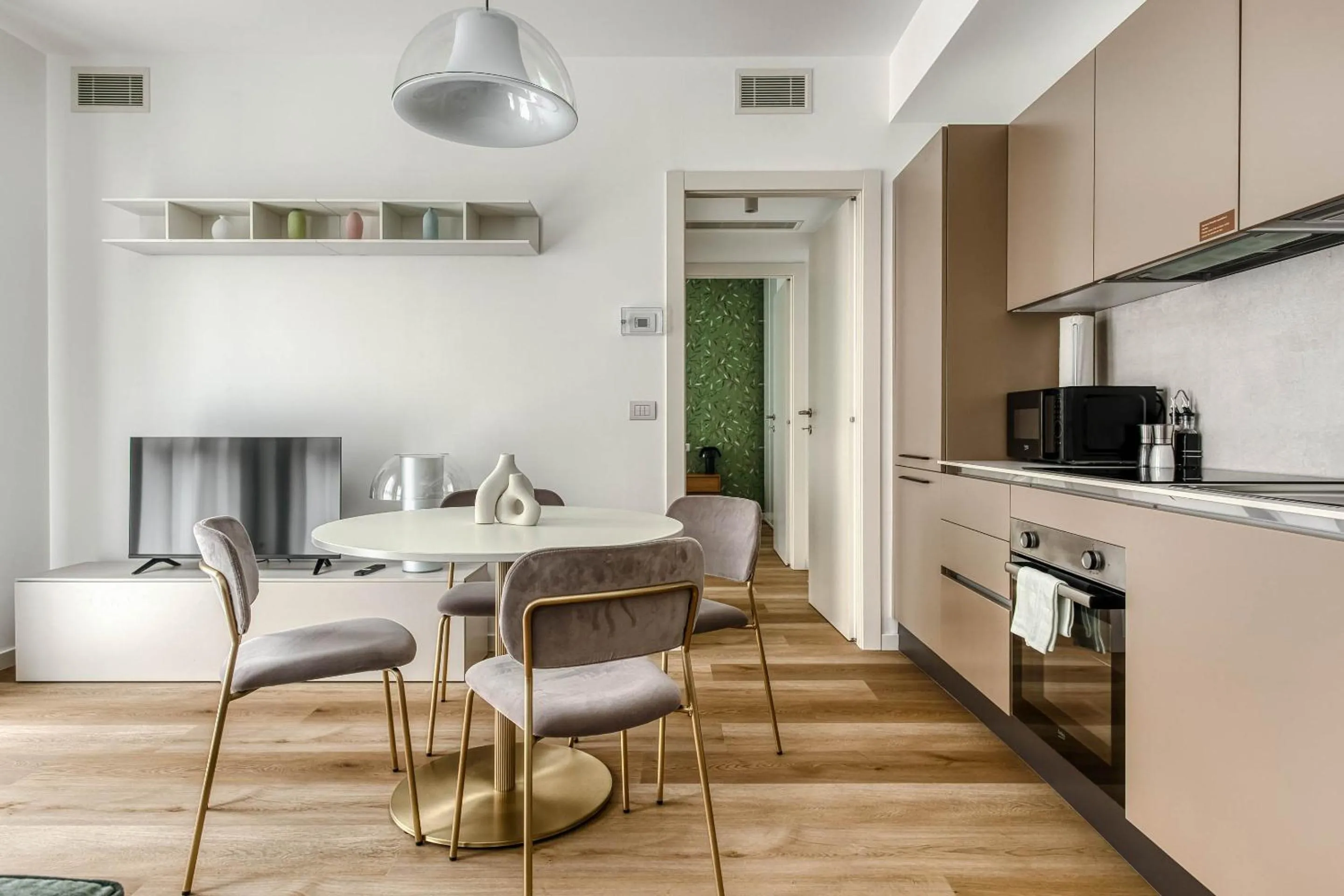 Kitchen or kitchenette in Limehome Milan Park Towers