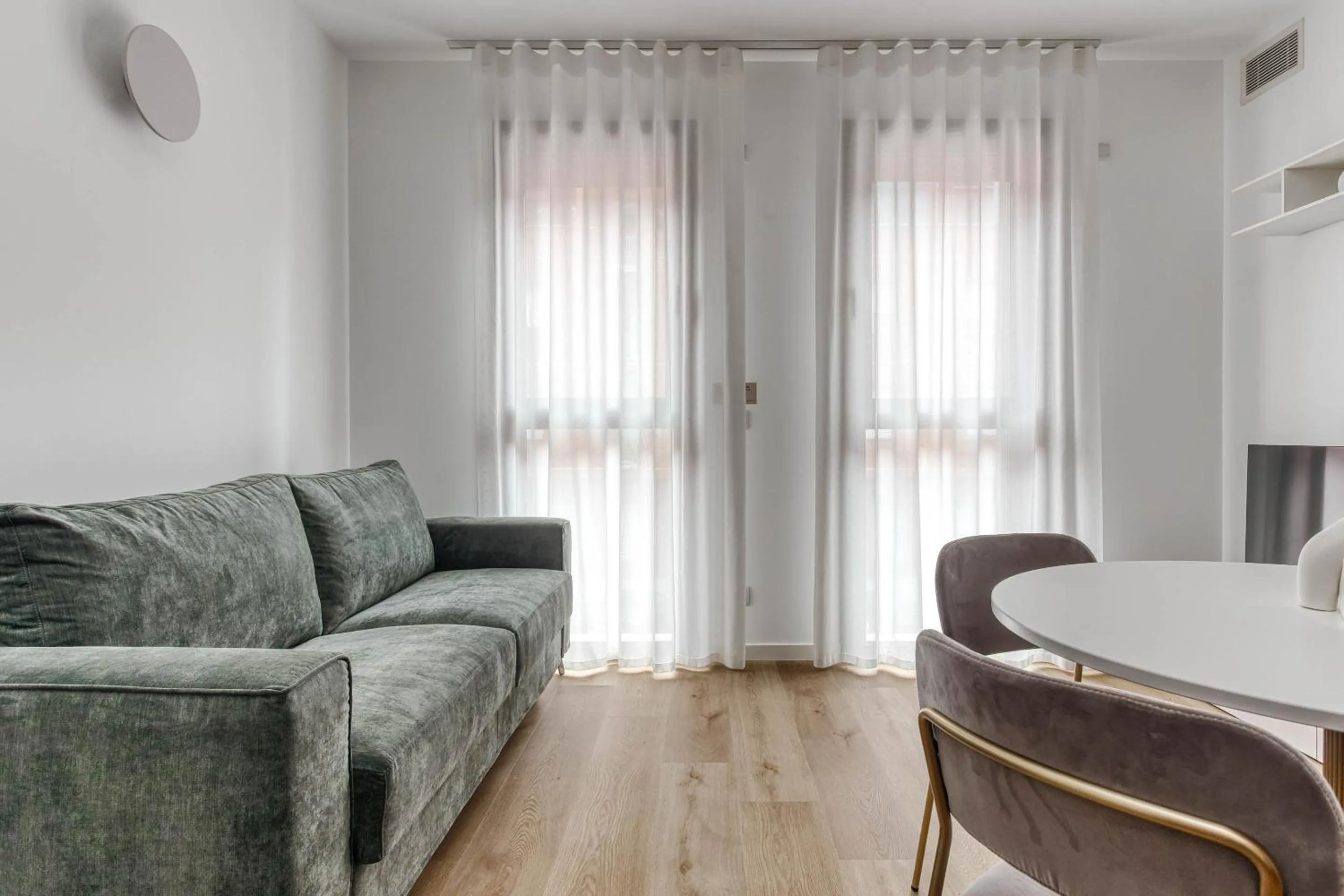 TV and multimedia in Limehome Milan Park Towers