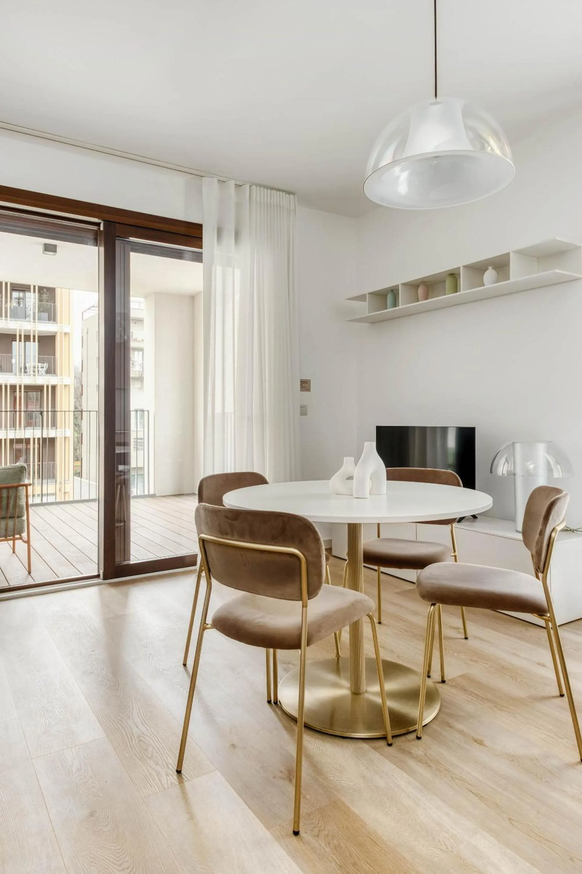 TV and multimedia in Limehome Milan Park Towers