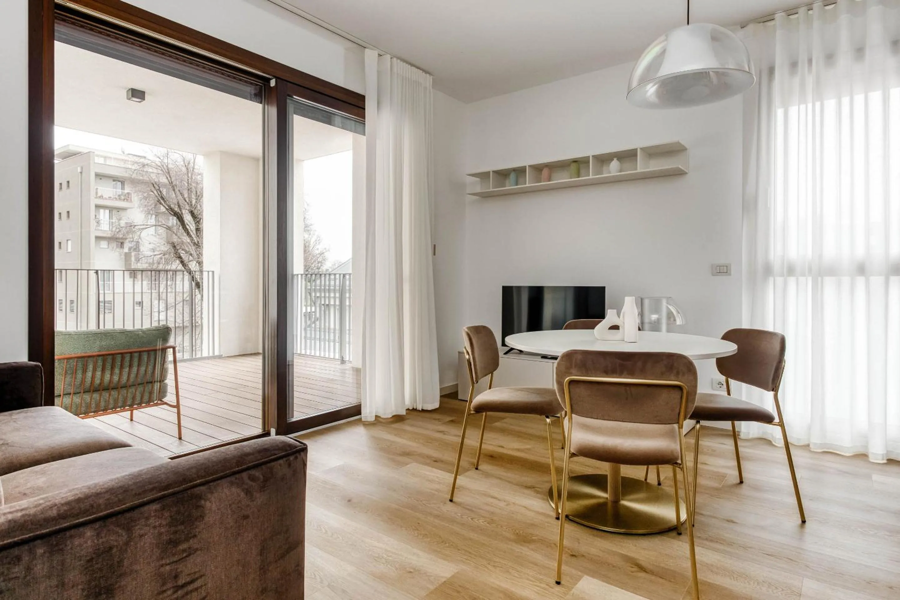 TV and multimedia in Limehome Milan Park Towers