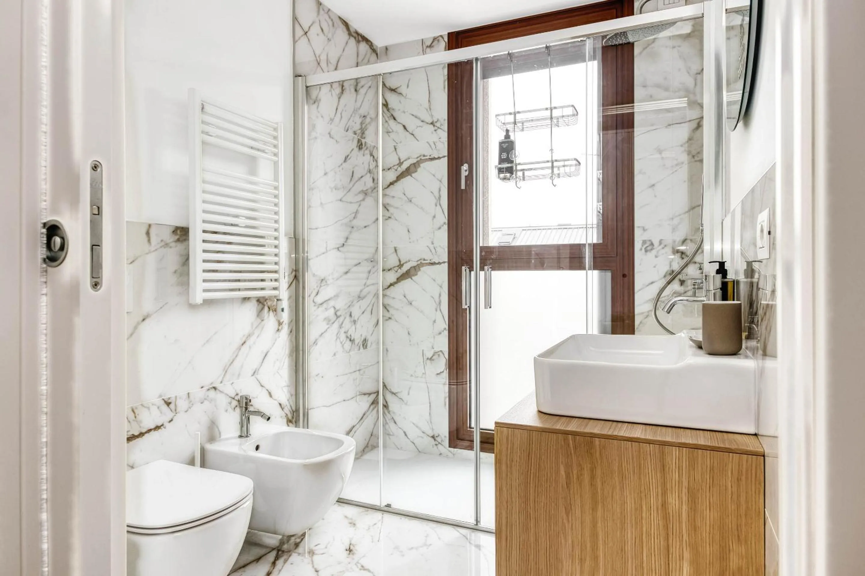 Shower in Limehome Milan Park Towers