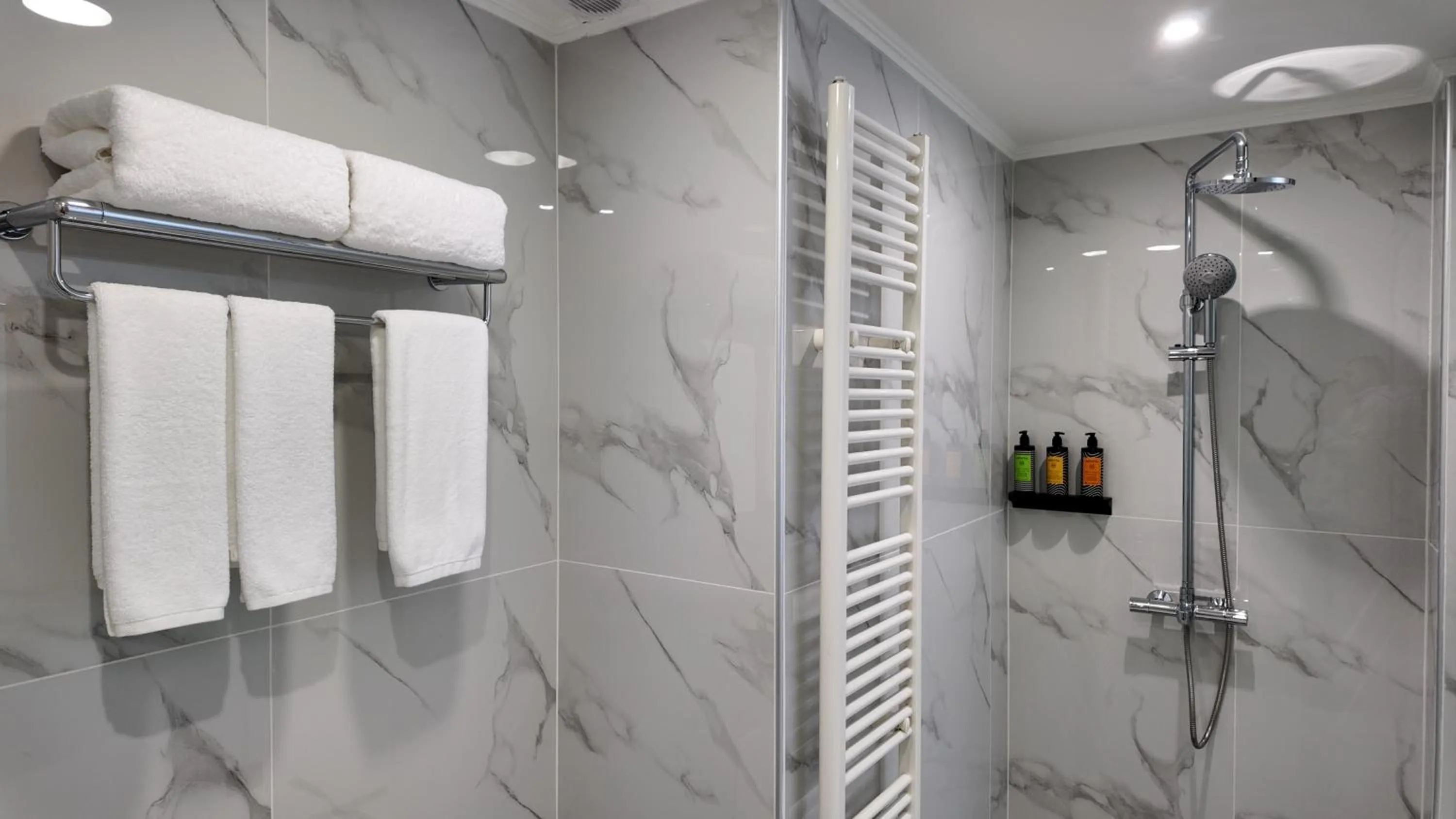 Shower in CC LUX Suites in Piraeus Port