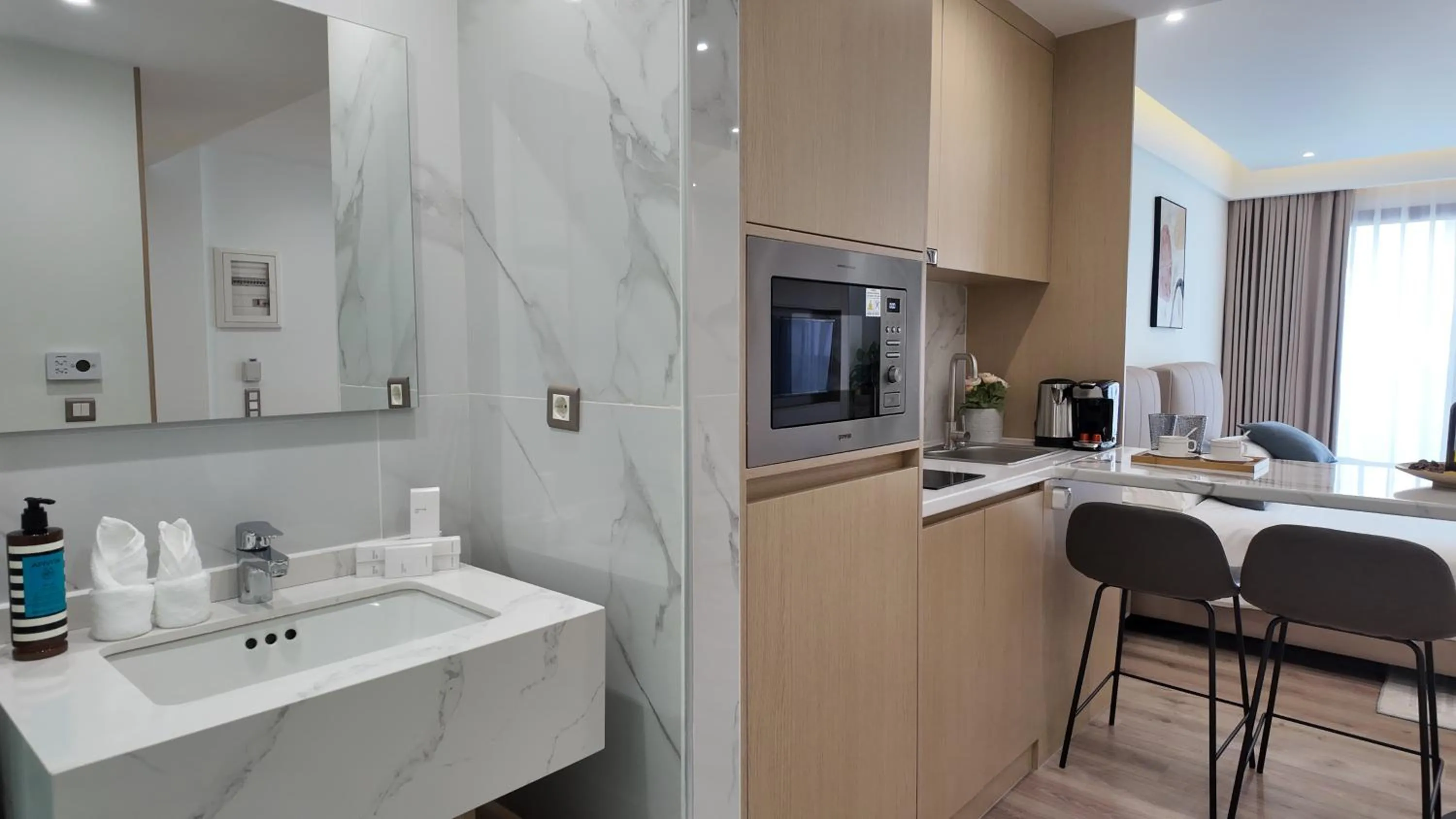Kitchen or kitchenette in CC LUX Suites in Piraeus Port