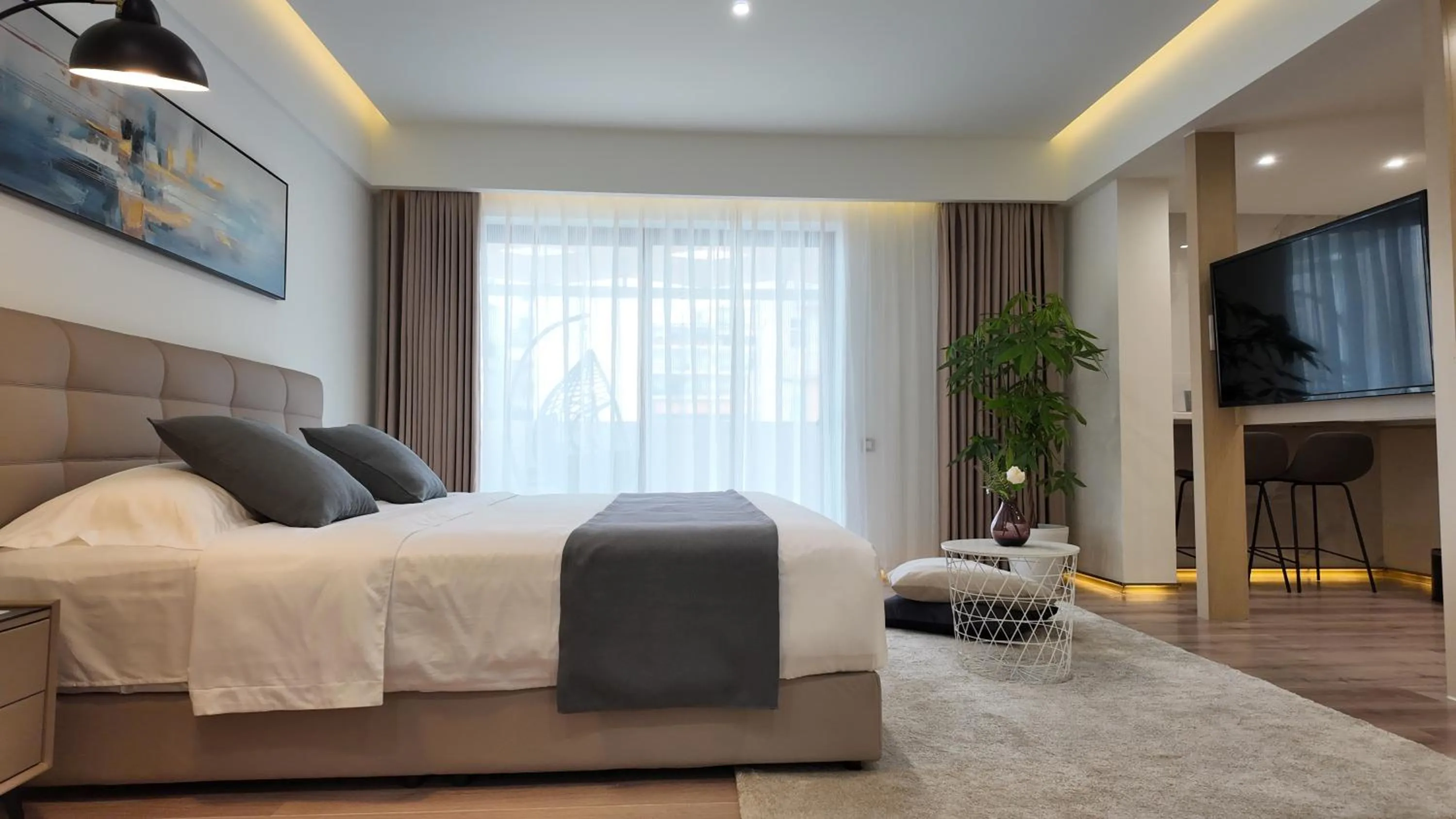 Communal lounge/ TV room, Bed in CC LUX Suites in Piraeus Port