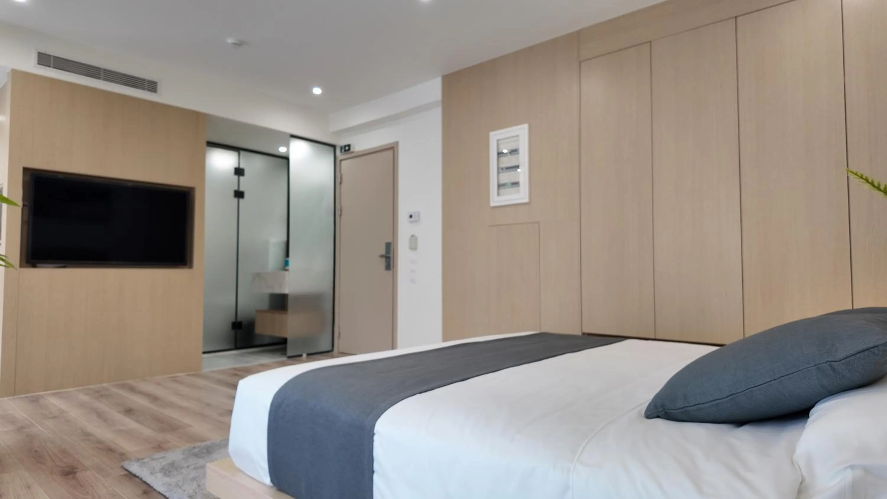 Bed in CC LUX Suites in Piraeus Port