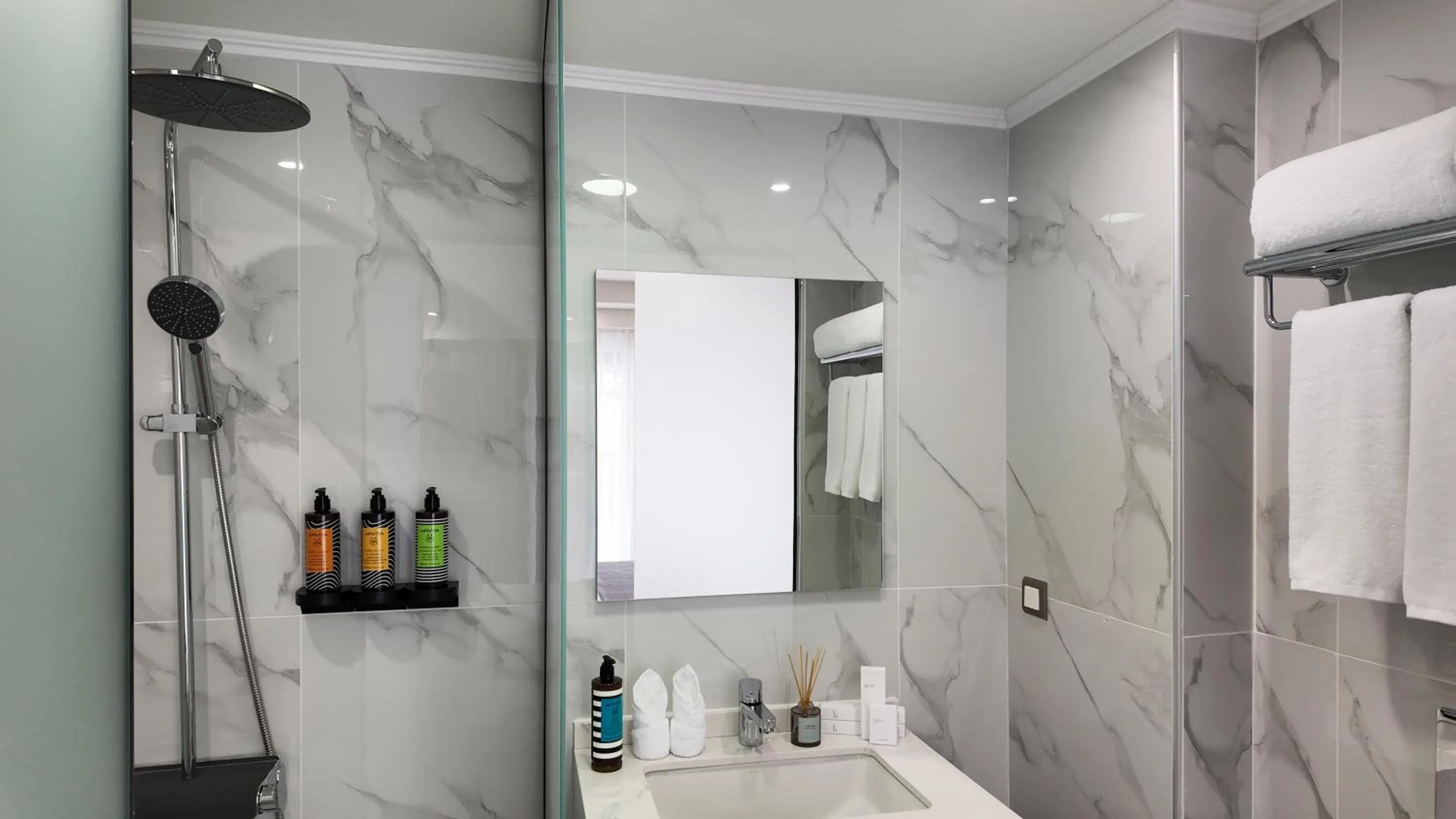 Shower in CC LUX Suites in Piraeus Port