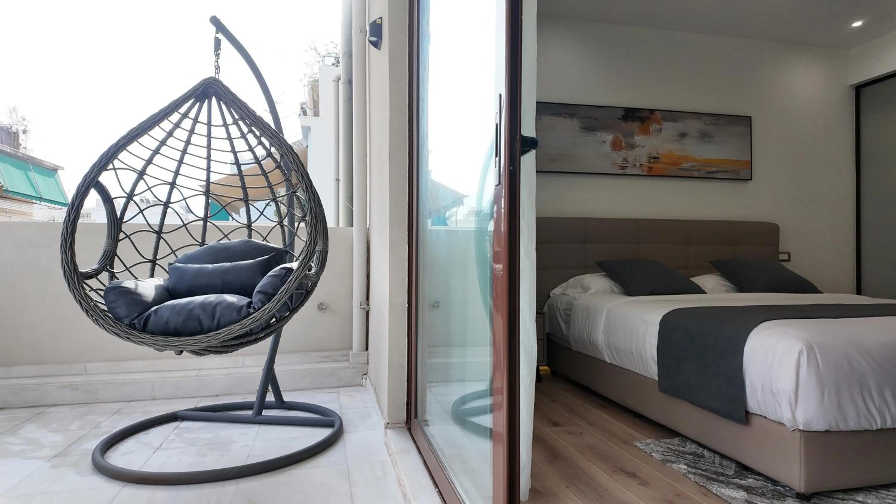 Bed in CC LUX Suites in Piraeus Port