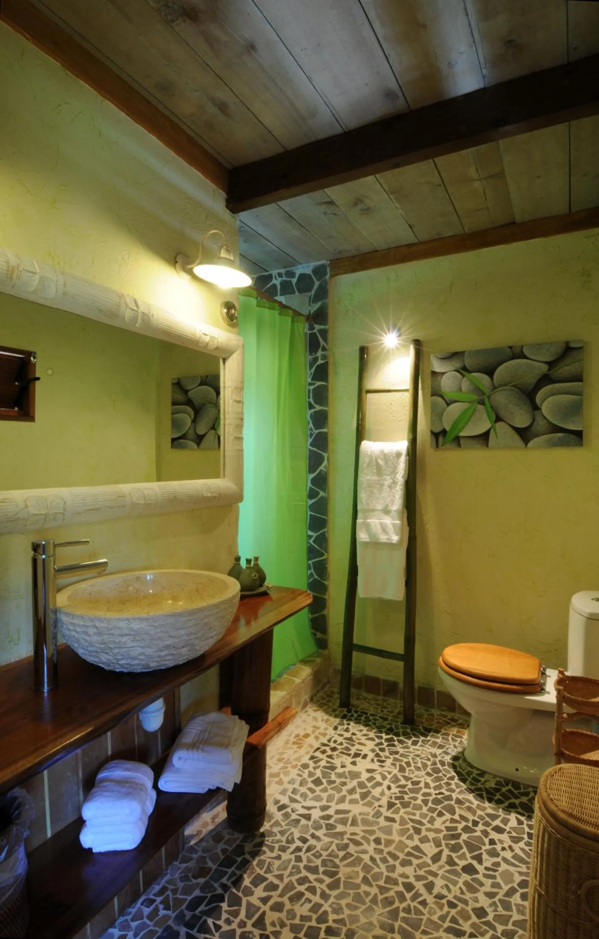 Bathroom in Green Lodge Moorea