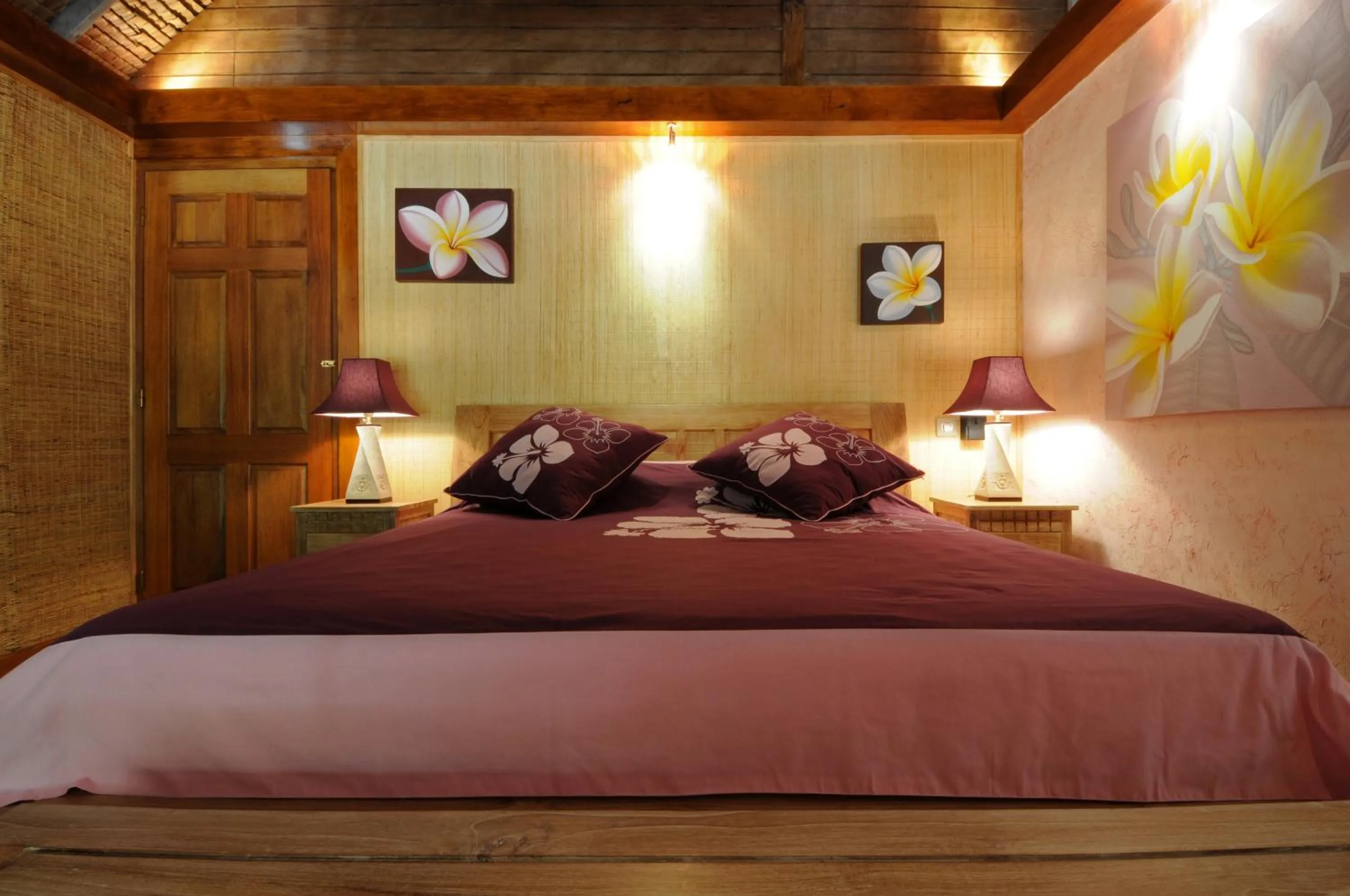 Photo of the whole room, Bed in Green Lodge Moorea