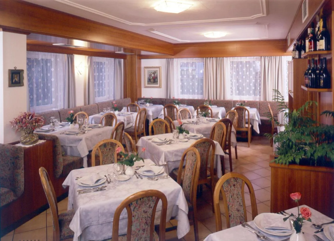 Restaurant/places to eat in Hotel Villa Mozart