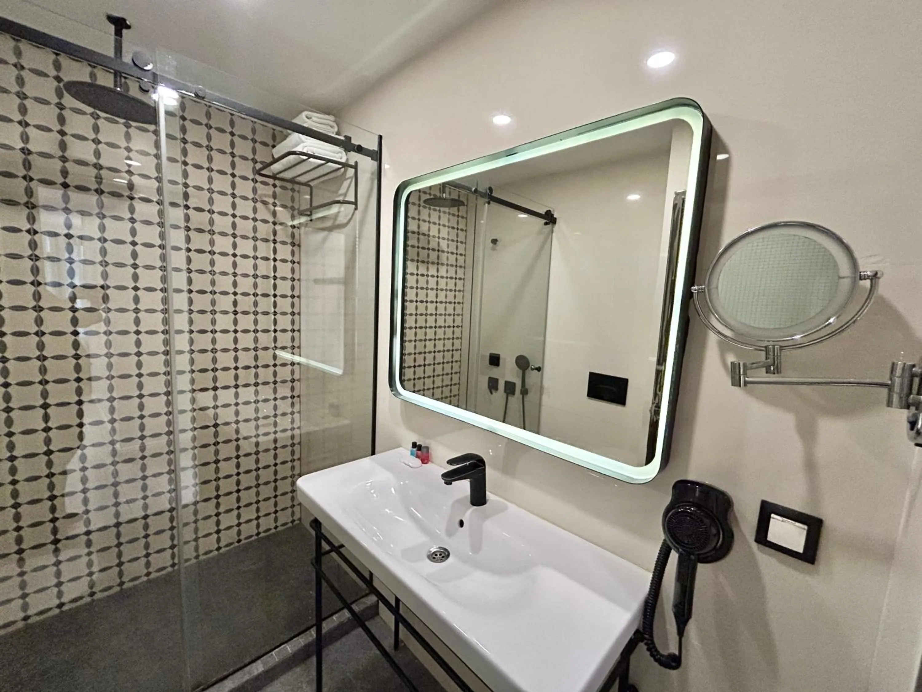 Shower in Fitas Oda Hotel