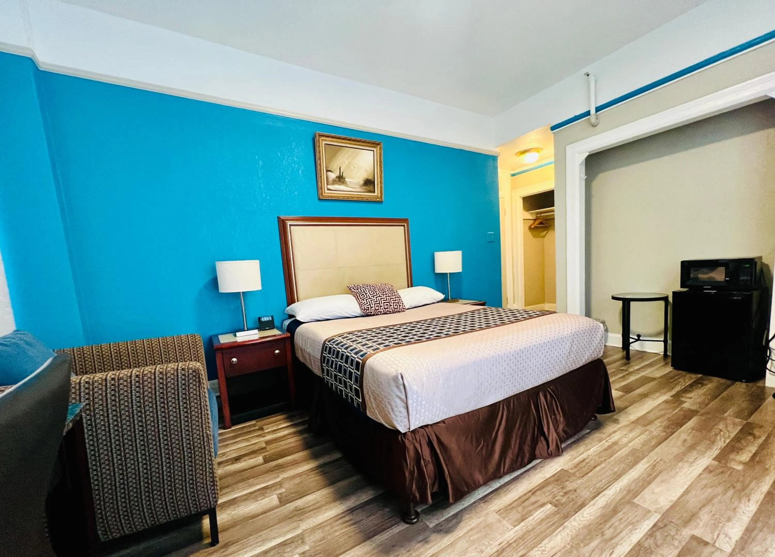 View (from property/room), Bed in Admiral Hotel