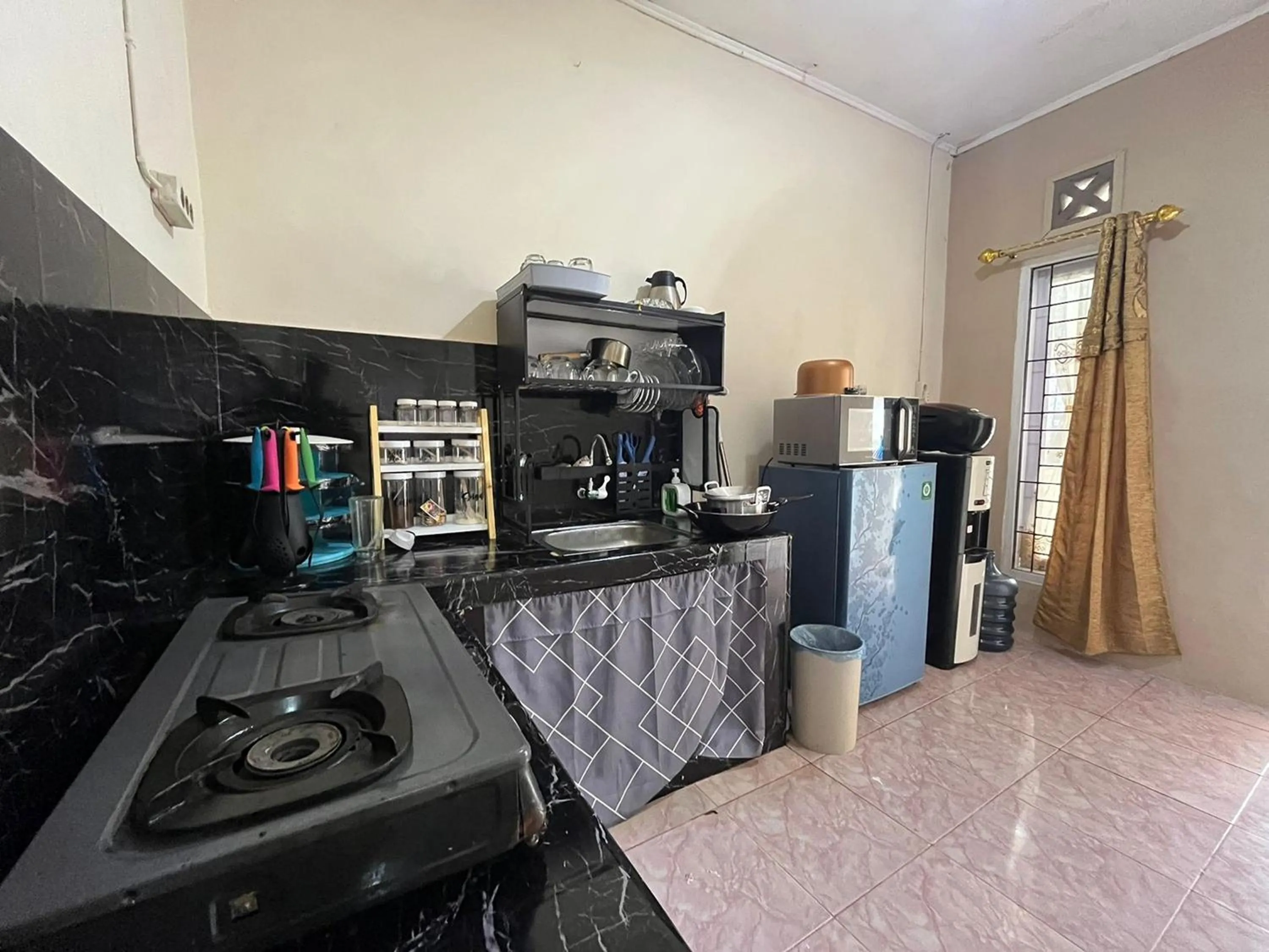 Kitchen or kitchenette in Villa Palacios Syari'ah Bukittinggi