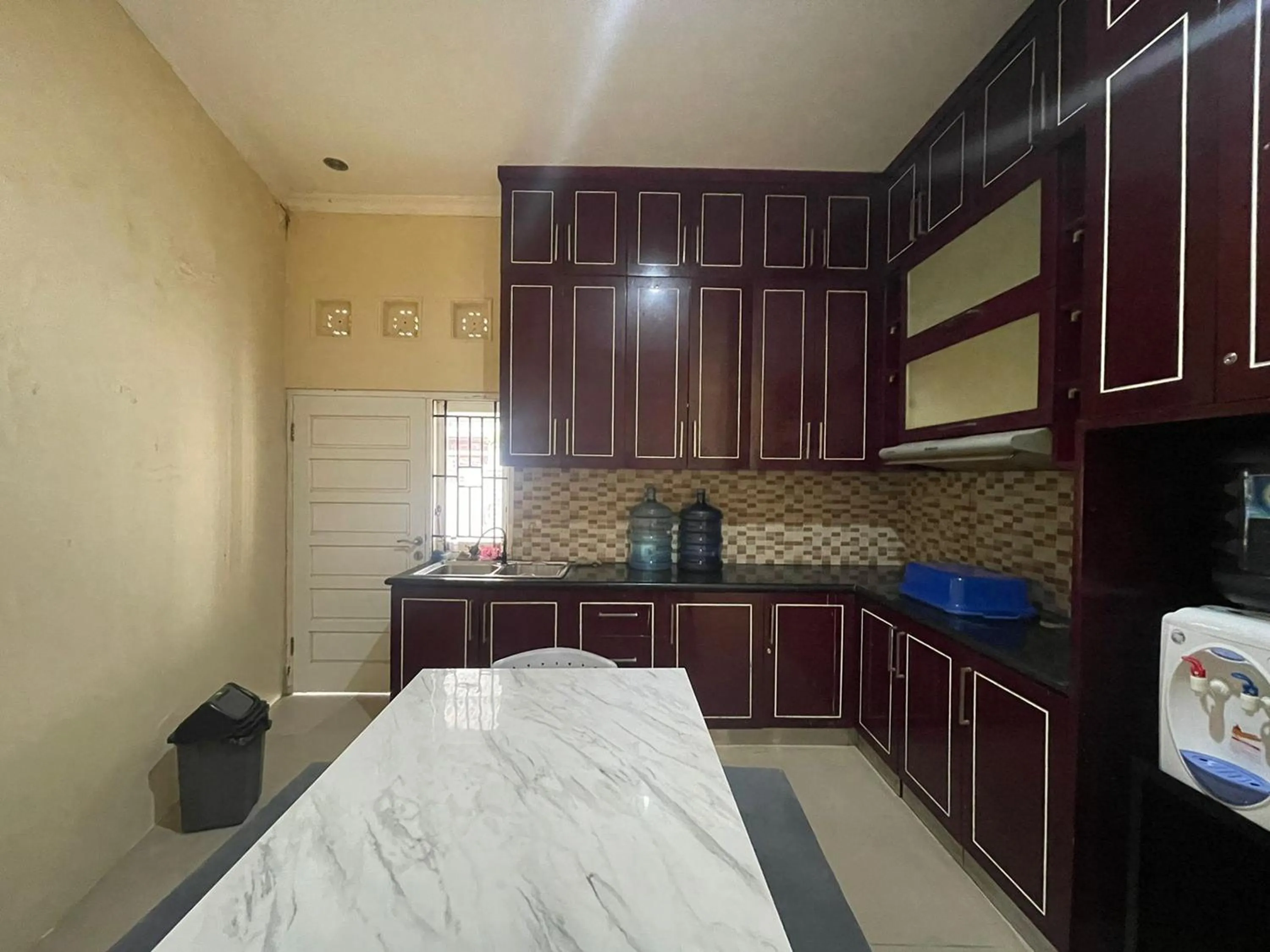 Kitchen or kitchenette, Bed in Villa Palacios Syari'ah Bukittinggi