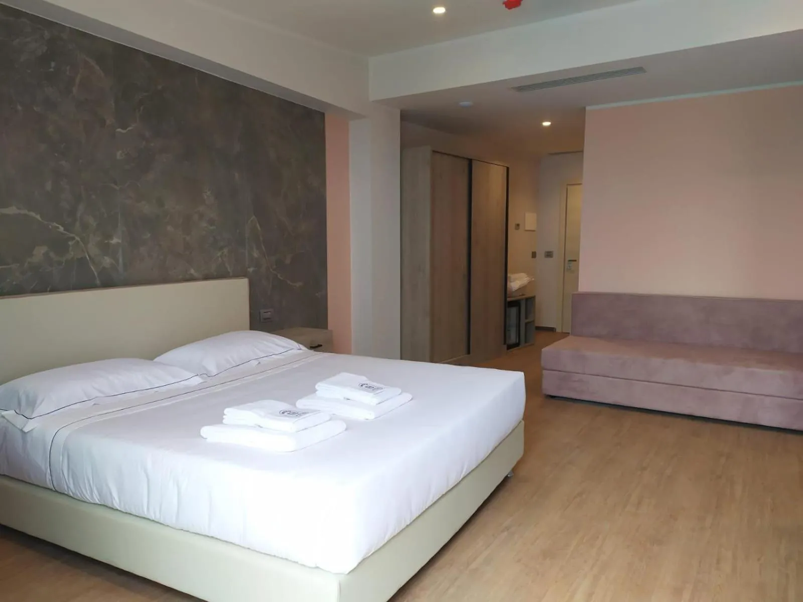 Bedroom, Bed in Hotel Byron