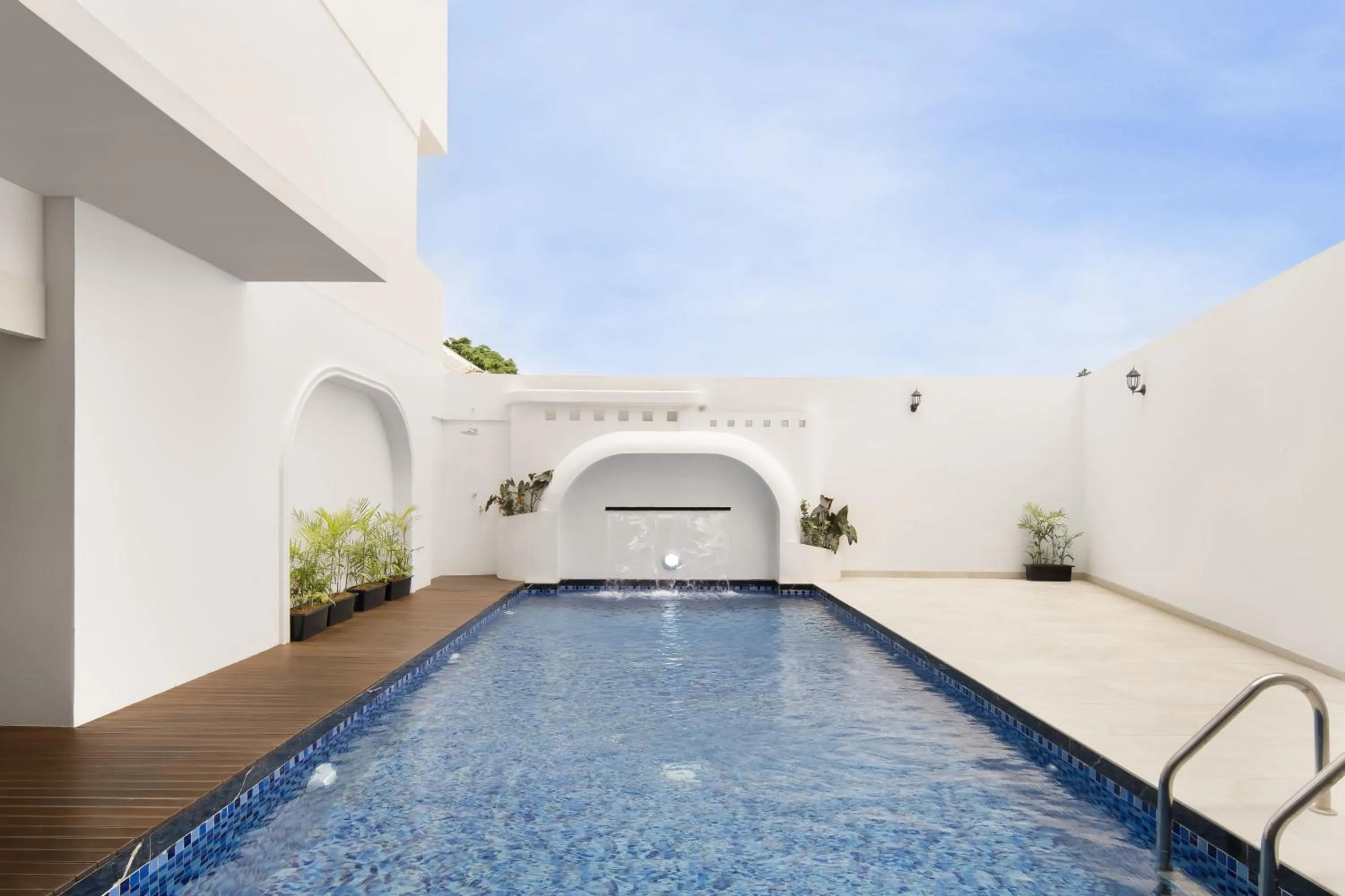 Swimming pool in Cove Odilia Suite