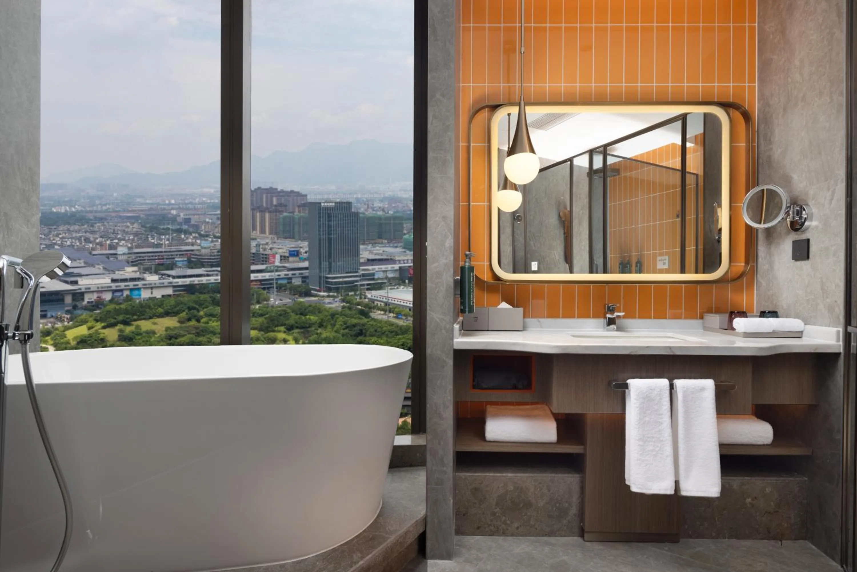 Bath in Home2 Suite by Hilton Yiwu World Trade Center