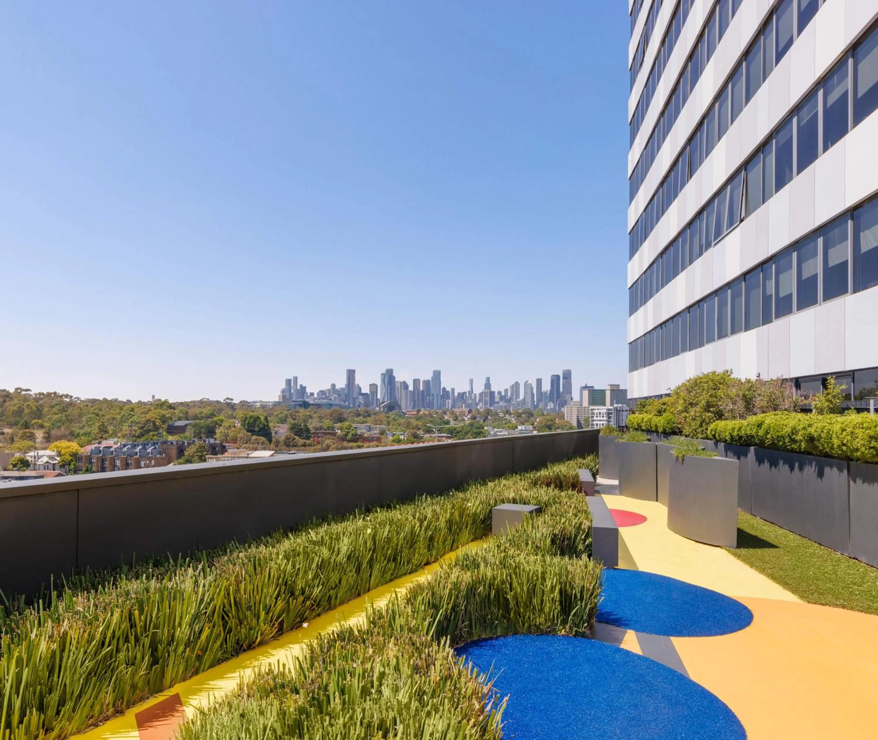 Property building in Oaks Melbourne Flemington Suites