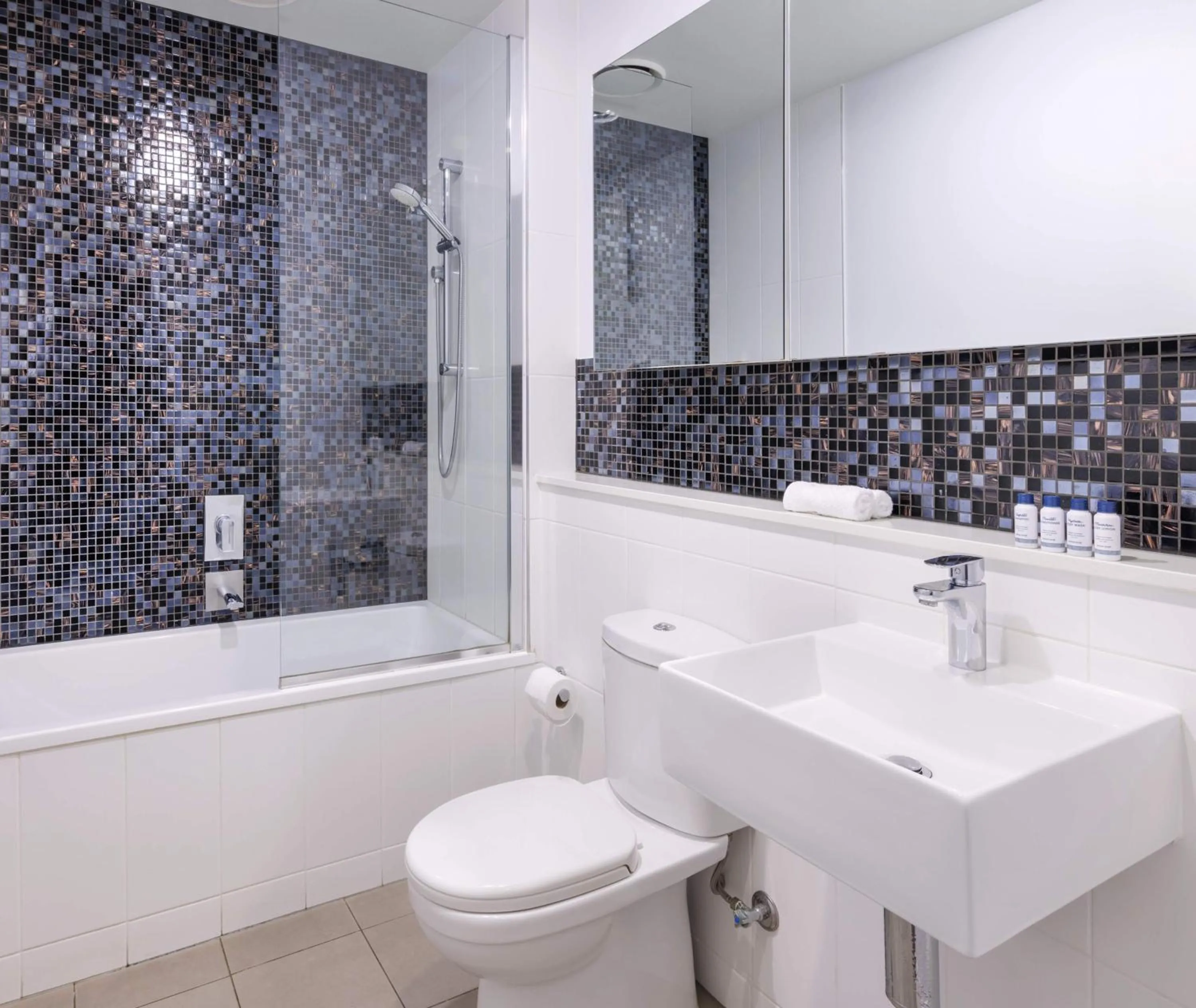 Shower in Oaks Melbourne Flemington Suites