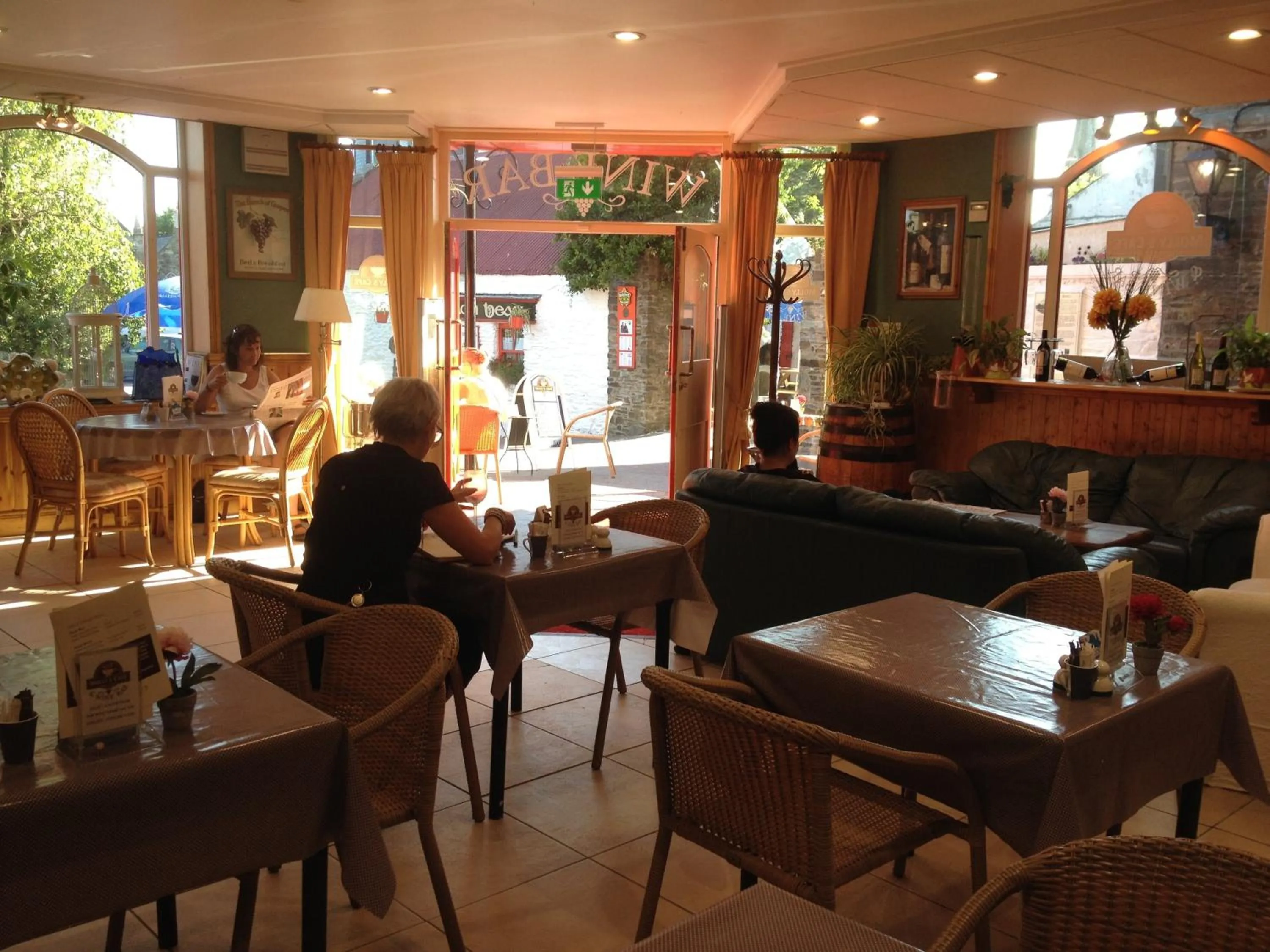 Restaurant/places to eat in O Donovans Hotel