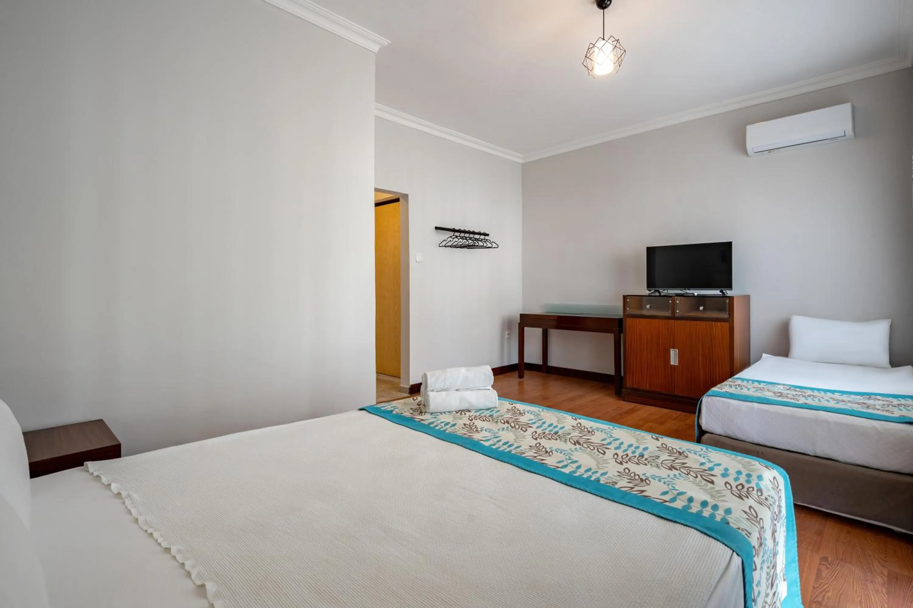 Bed in Side Nusso Beach Club - All Inclusive